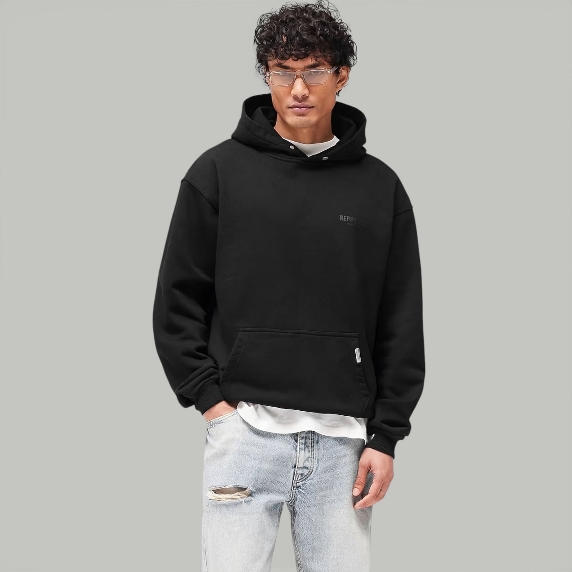 REPRESENT hoodie – detaliu logo | VSTEALS