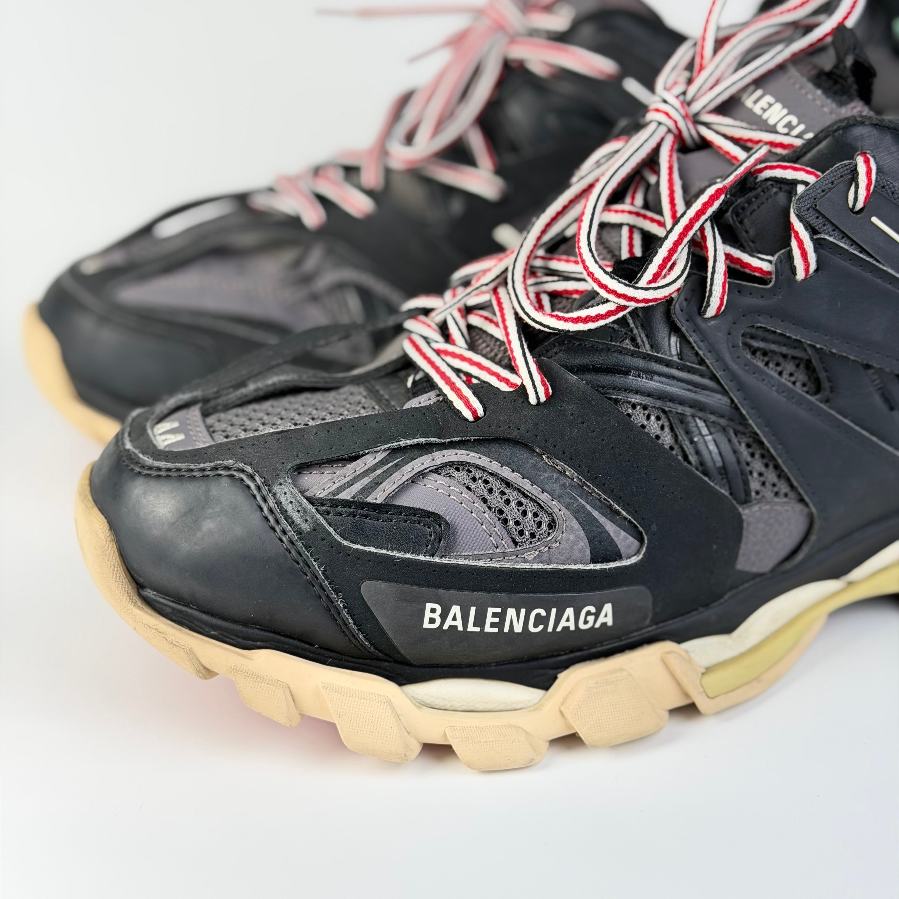 Balenciaga sneakers – detaliu logo | VSTEALS