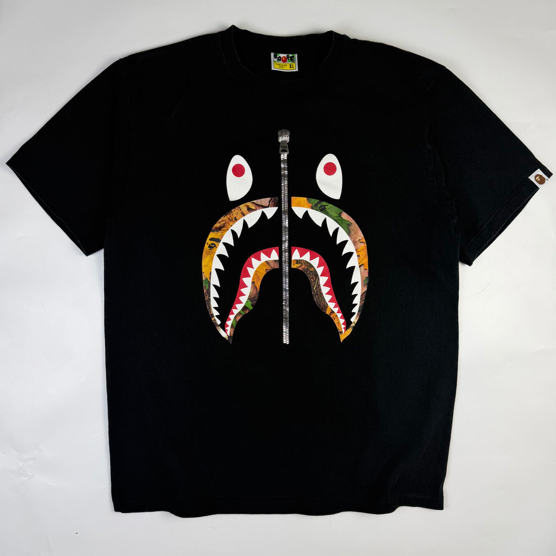 BAPE Woodland Camo Zip Shark T-Shirt, negru, vedere din față