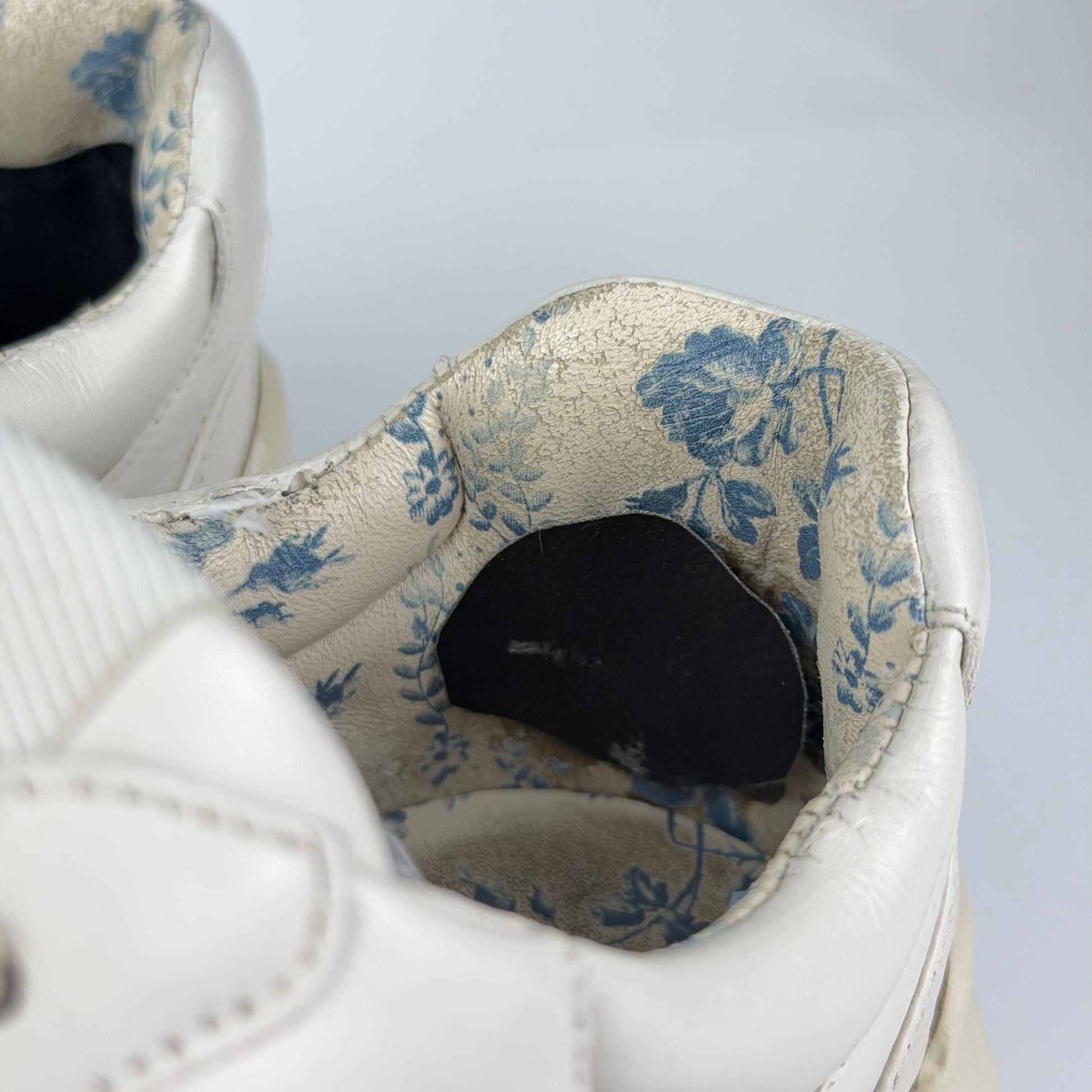 Gucci sneakers – detaliu logo | VSTEALS