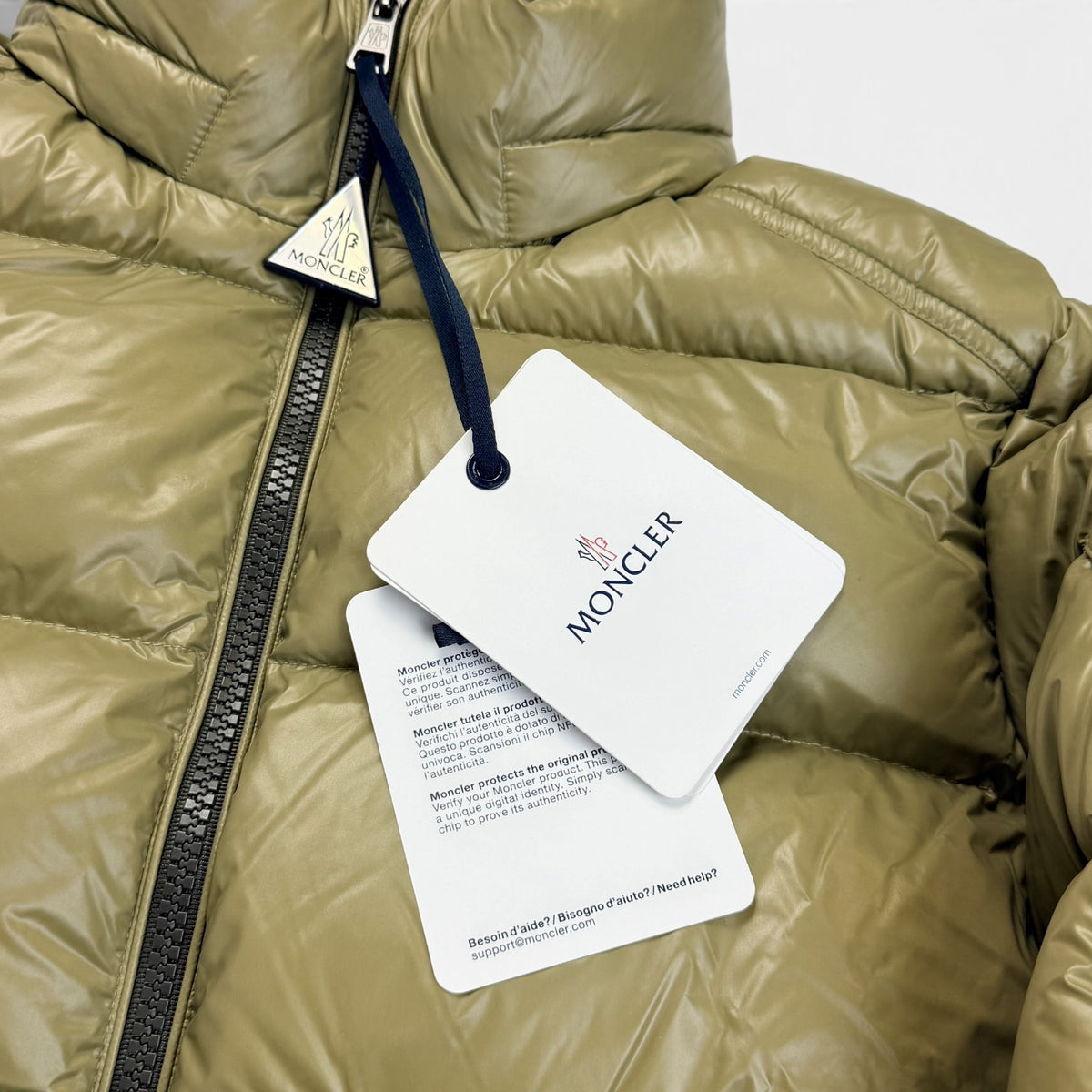 Moncler Lean M Down Jacket Olive Green – cumpără online de la V STEALS cu livrare rapidă în România