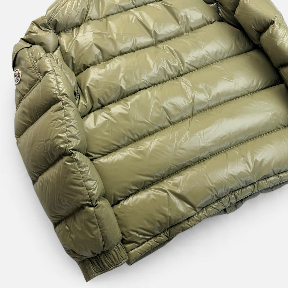 Moncler Lean M Down Jacket Olive Green – Puffer Jackets MONCLER în mărimile M la V STEALS – mărimi M