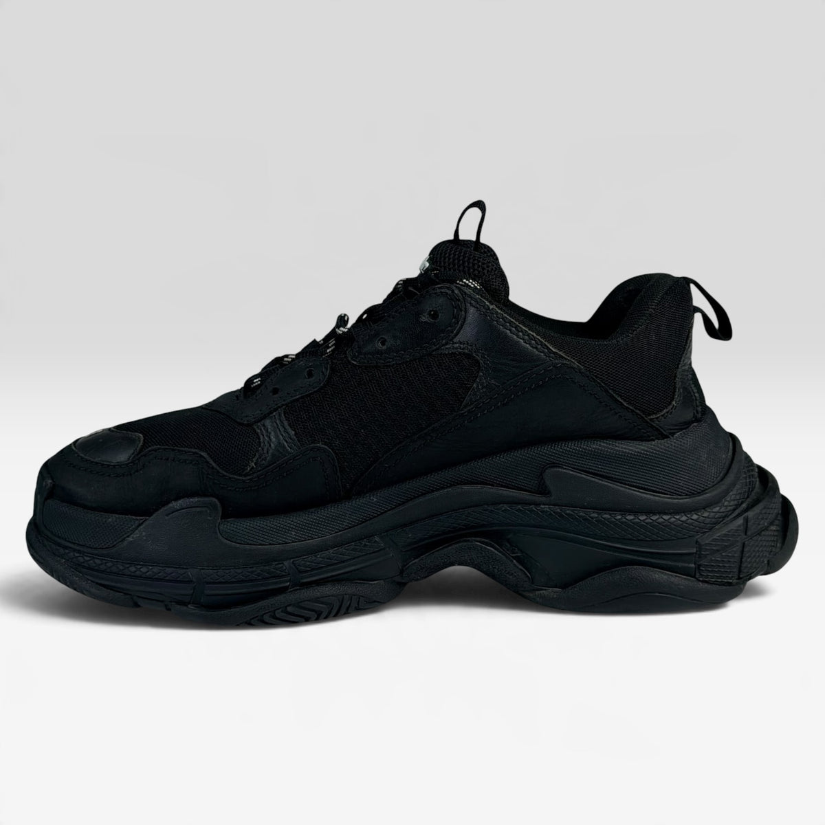 Balenciaga Triple S Triple Black BALENCIAGA – cumpără online de la V STEALS cu livrare rapidă în România – BALENCIAGA