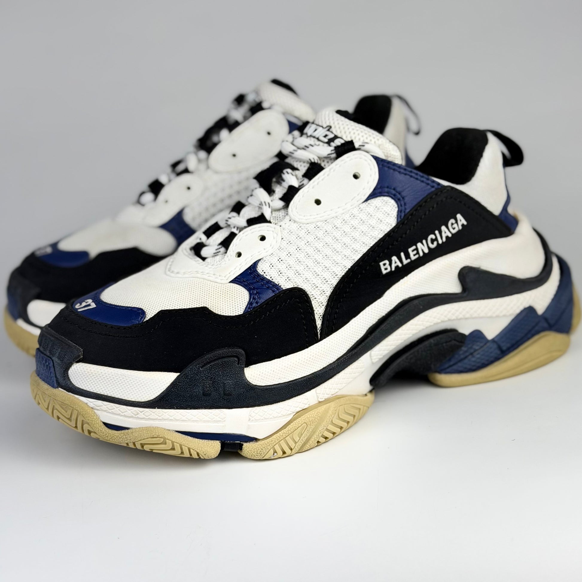 Balenciaga – detaliu logo | VSTEALS
