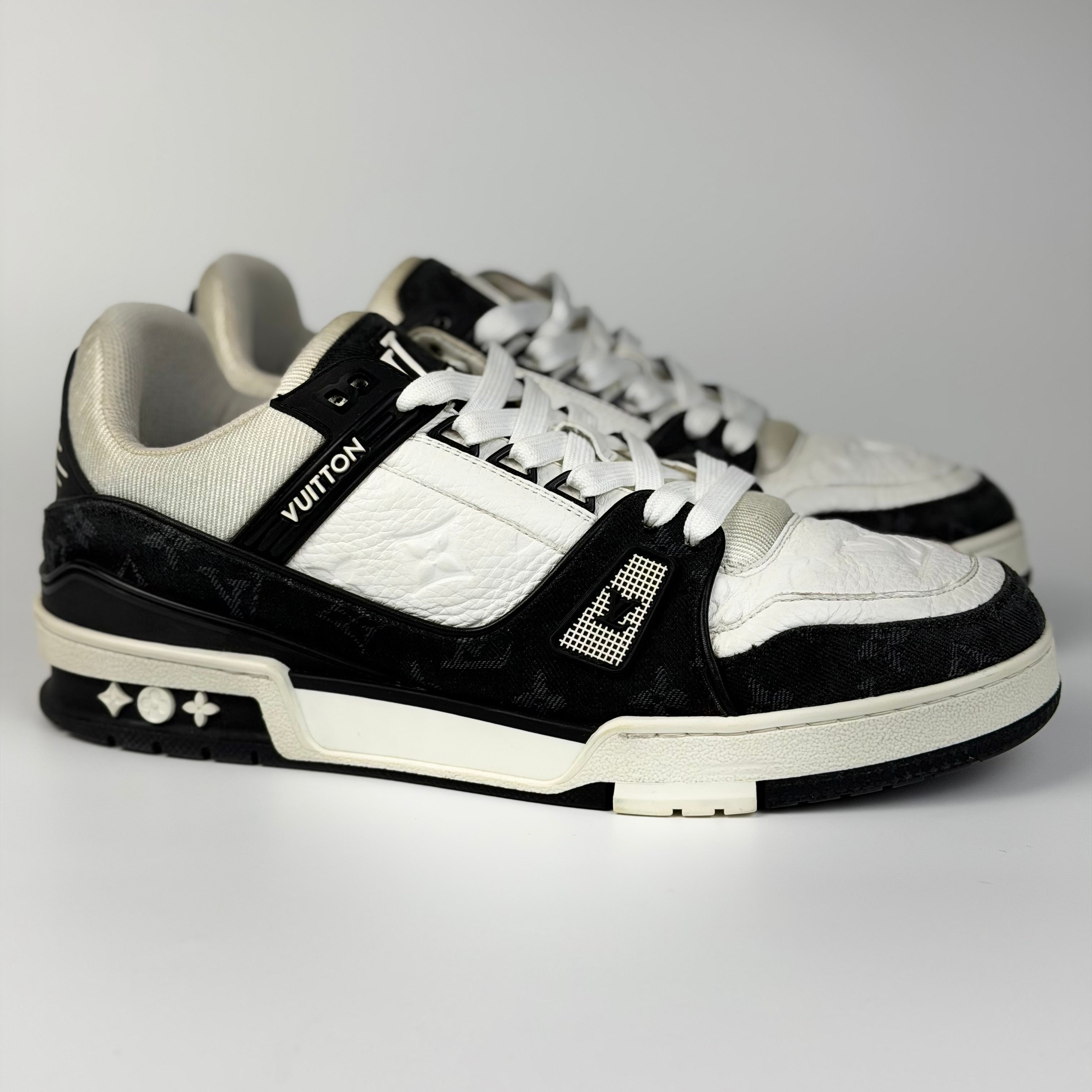 Louis Vuitton ブロック ホワイト/ブラック Louis Vuitton LV Trainer Black Denim – V STEALS