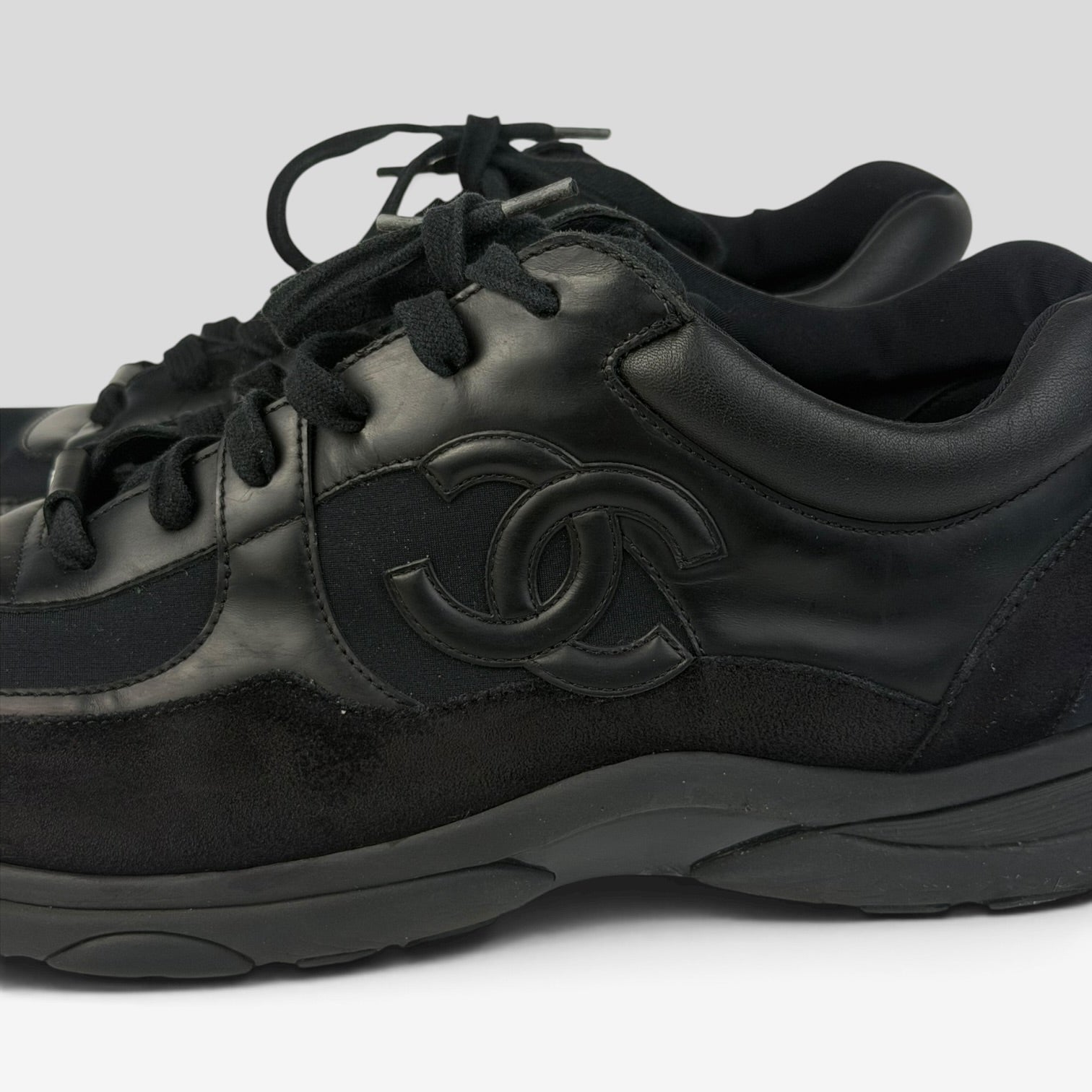 Chanel CC Logo Suede Low-Top Sneakers Black