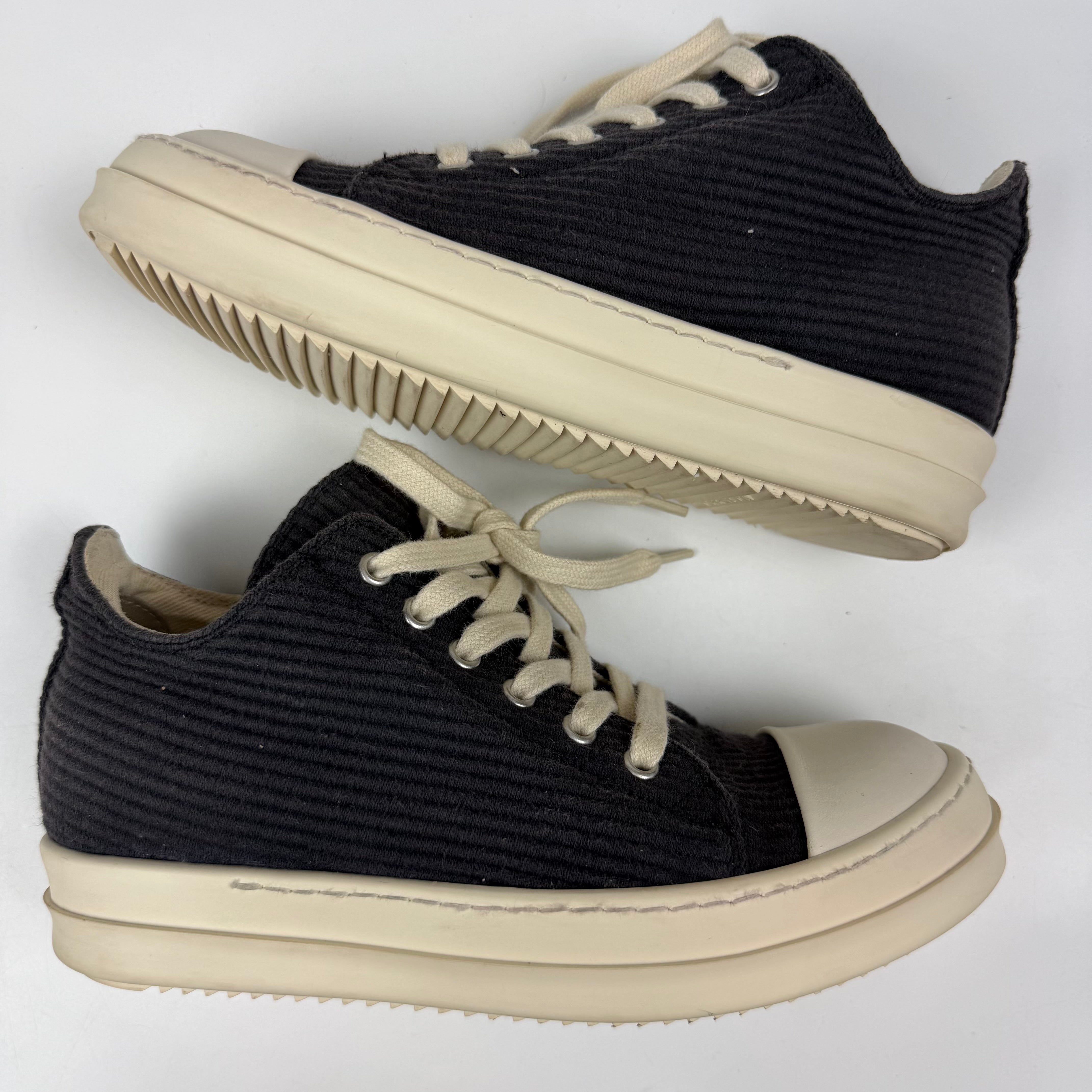 Rick Owens women sneakers – detaliu logo | VSTEALS