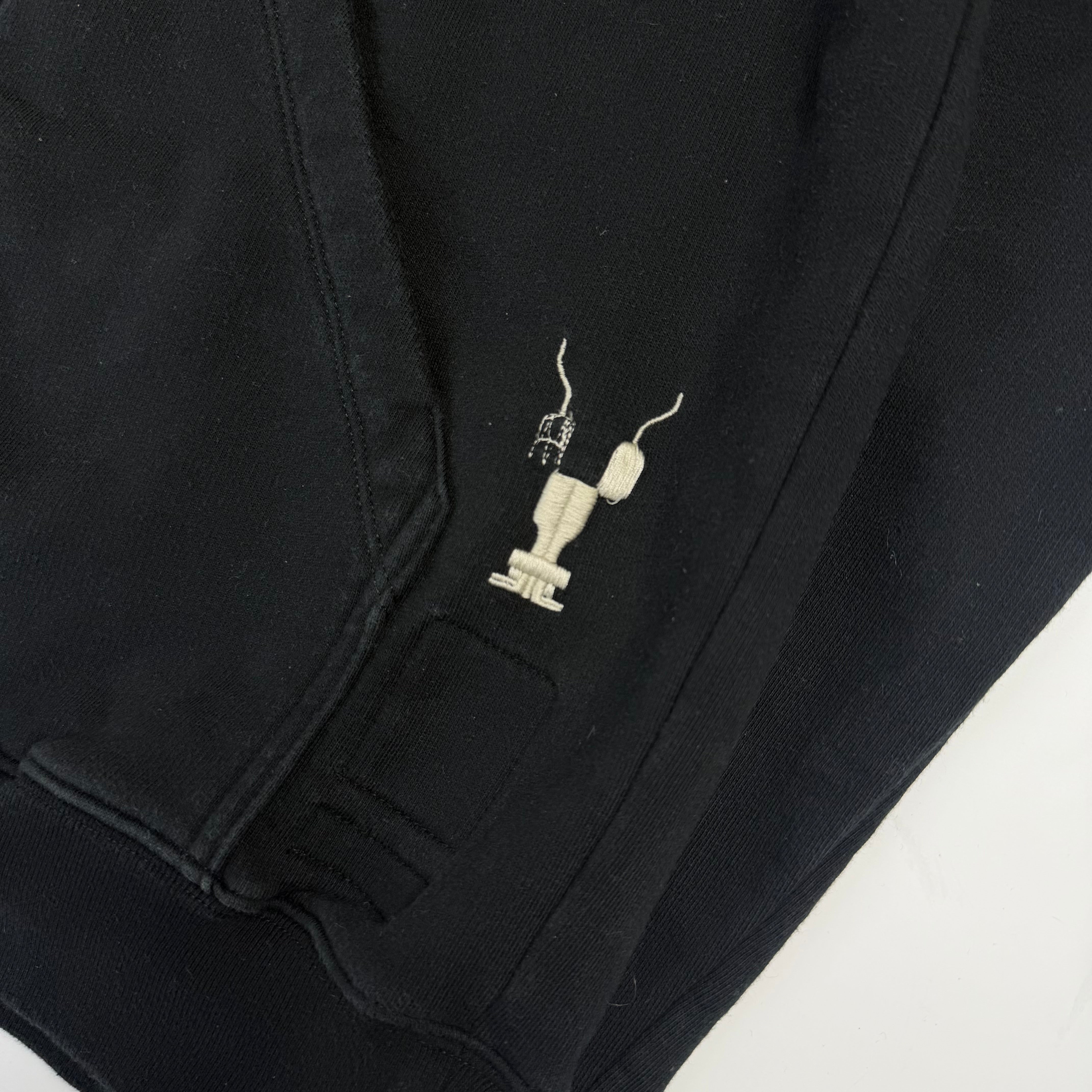 Rick Owens hoodie – detaliu logo | VSTEALS