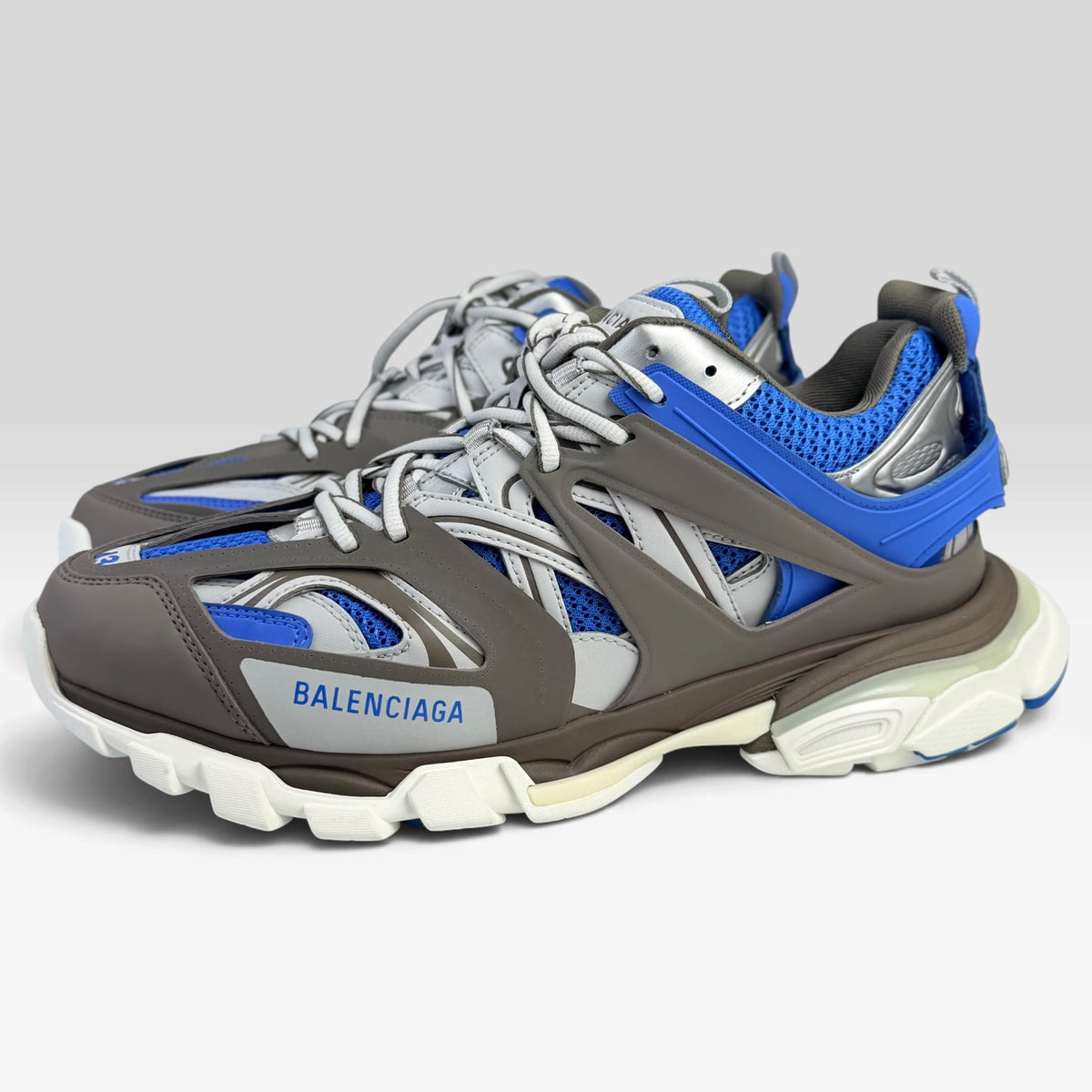 Balenciaga Track LED White/Light Grey Incaltaminte Barbati BALENCIAGA în mărimile 43 – ofertă V STEALS