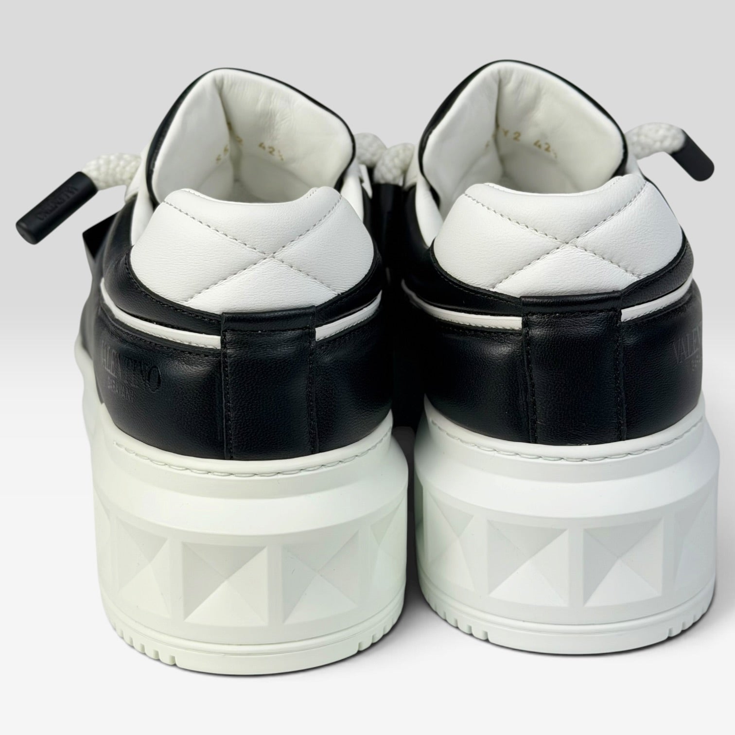 Valentino Garavani One Stud Low-Top White/Black