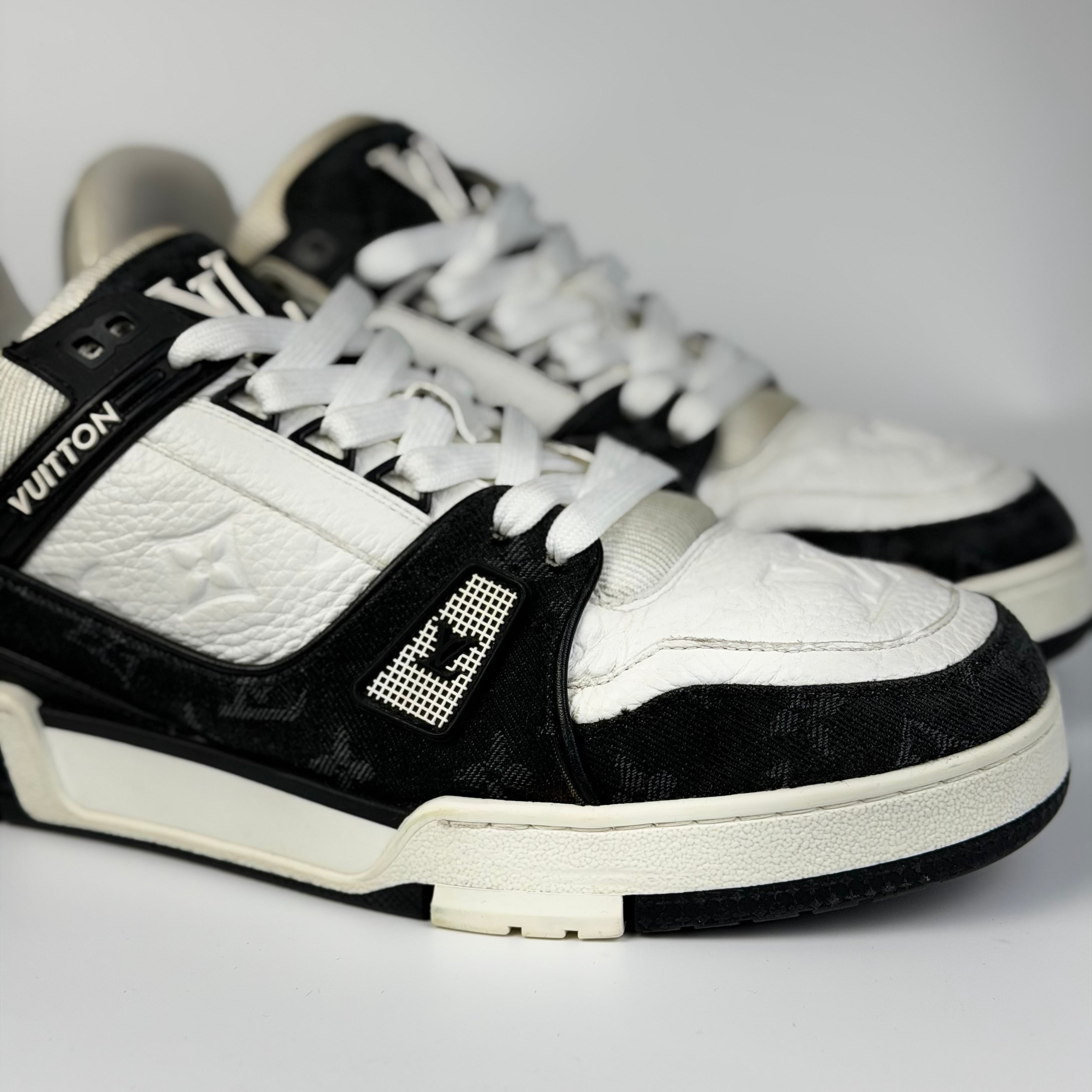 Louis Vuitton denim – detaliu logo | VSTEALS