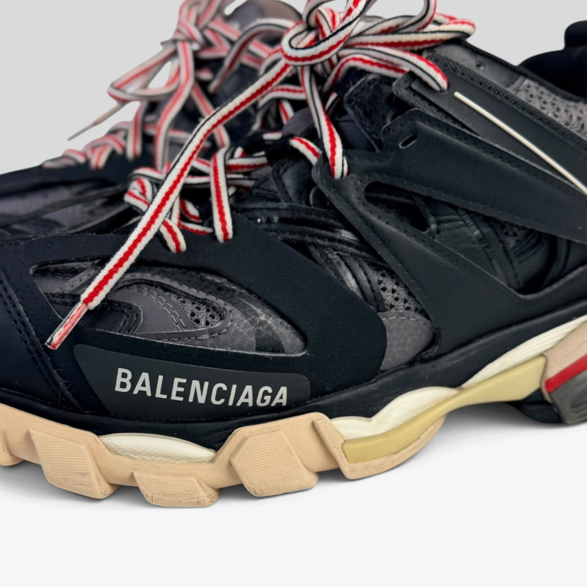 Balenciaga Track Bred Black/Red BALENCIAGA – cumpără online de la V STEALS cu livrare rapidă în România – BALENCIAGA