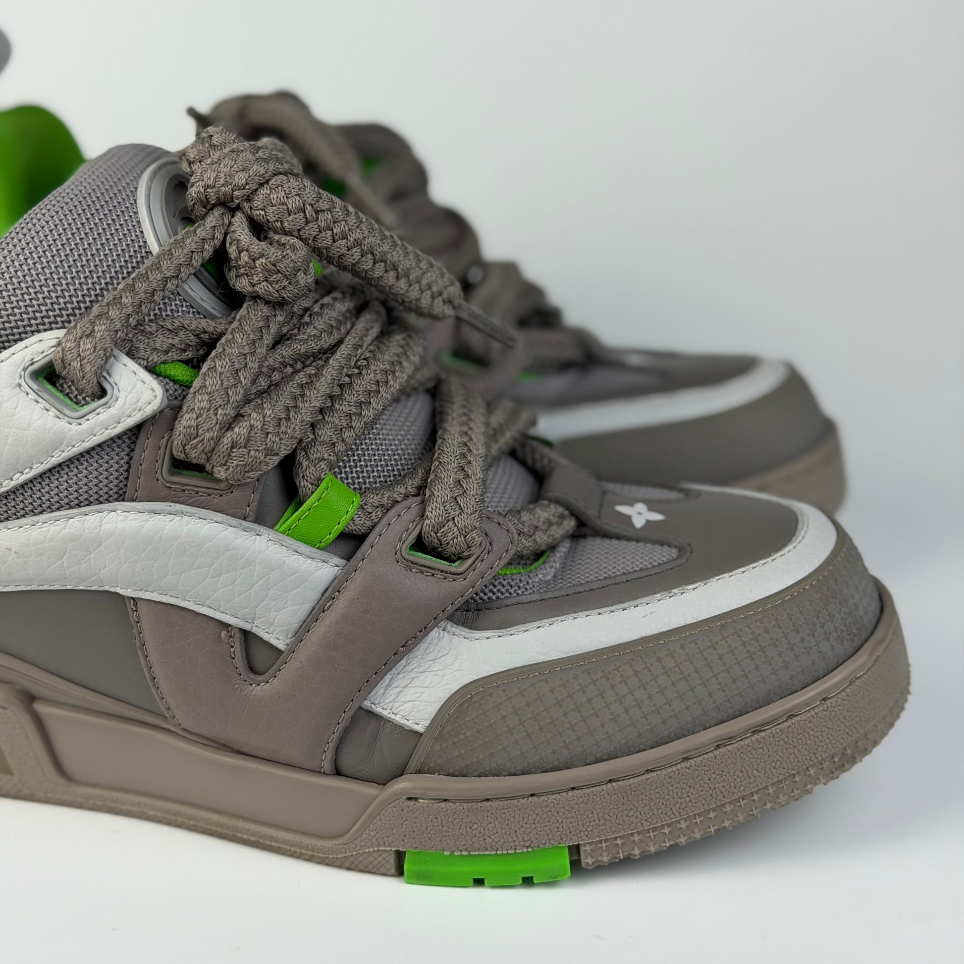 Louis Vuitton – detaliu logo | VSTEALS