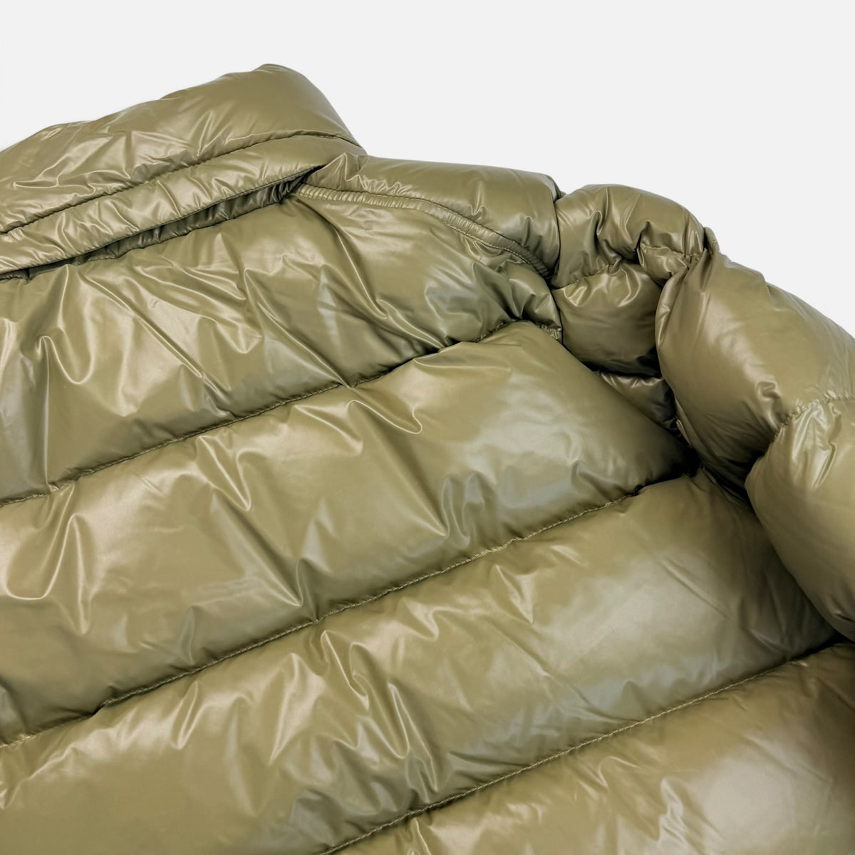 Moncler Lean M Down Jacket Olive Green – cumpără online de la V STEALS cu livrare rapidă în România – mărimi M