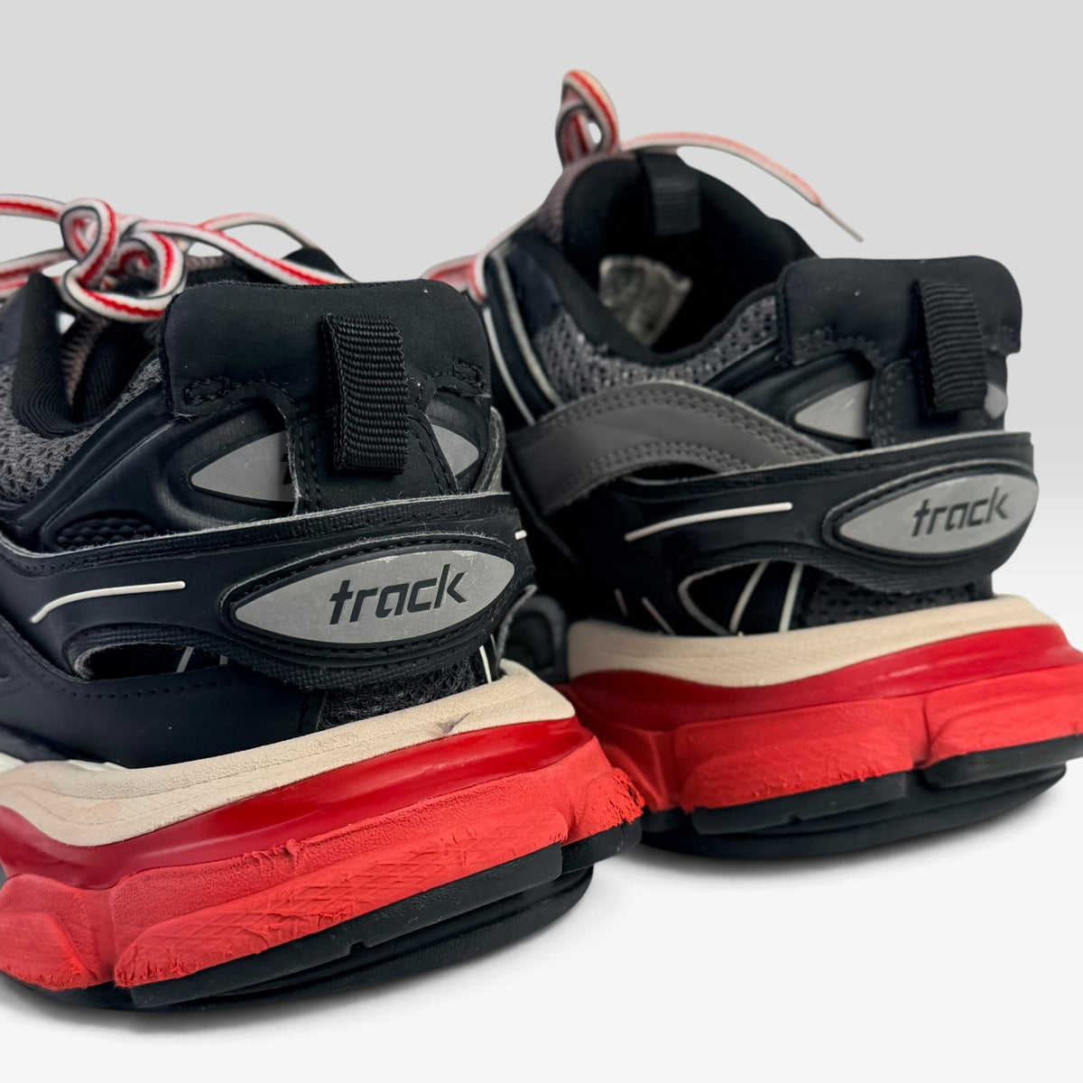 Incaltaminte Femei BALENCIAGA Balenciaga Track Bred Black/Red – produs original disponibil în magazinul V STEALS – BALENCIAGA