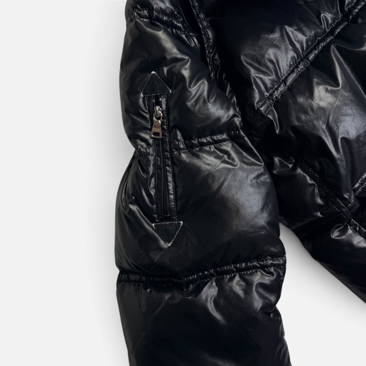 Burberry Black Label Fur Black Puffer Jacket 2000s – cumpără online de la V STEALS cu livrare rapidă în România – mărimi L