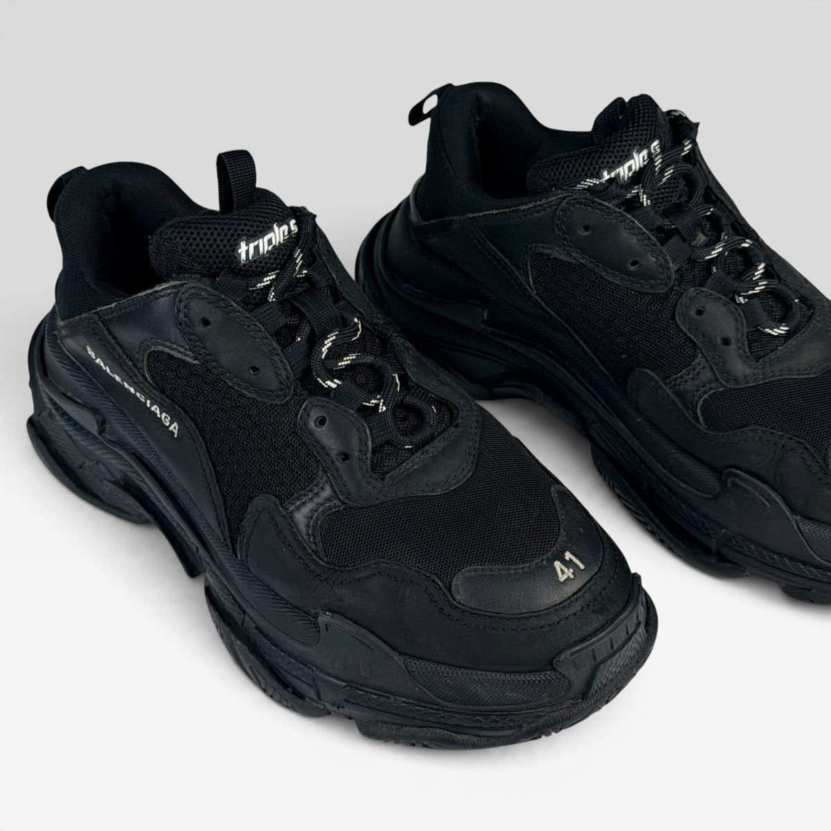 Balenciaga Triple S Triple Black BALENCIAGA – cumpără online de la V STEALS cu livrare rapidă în România