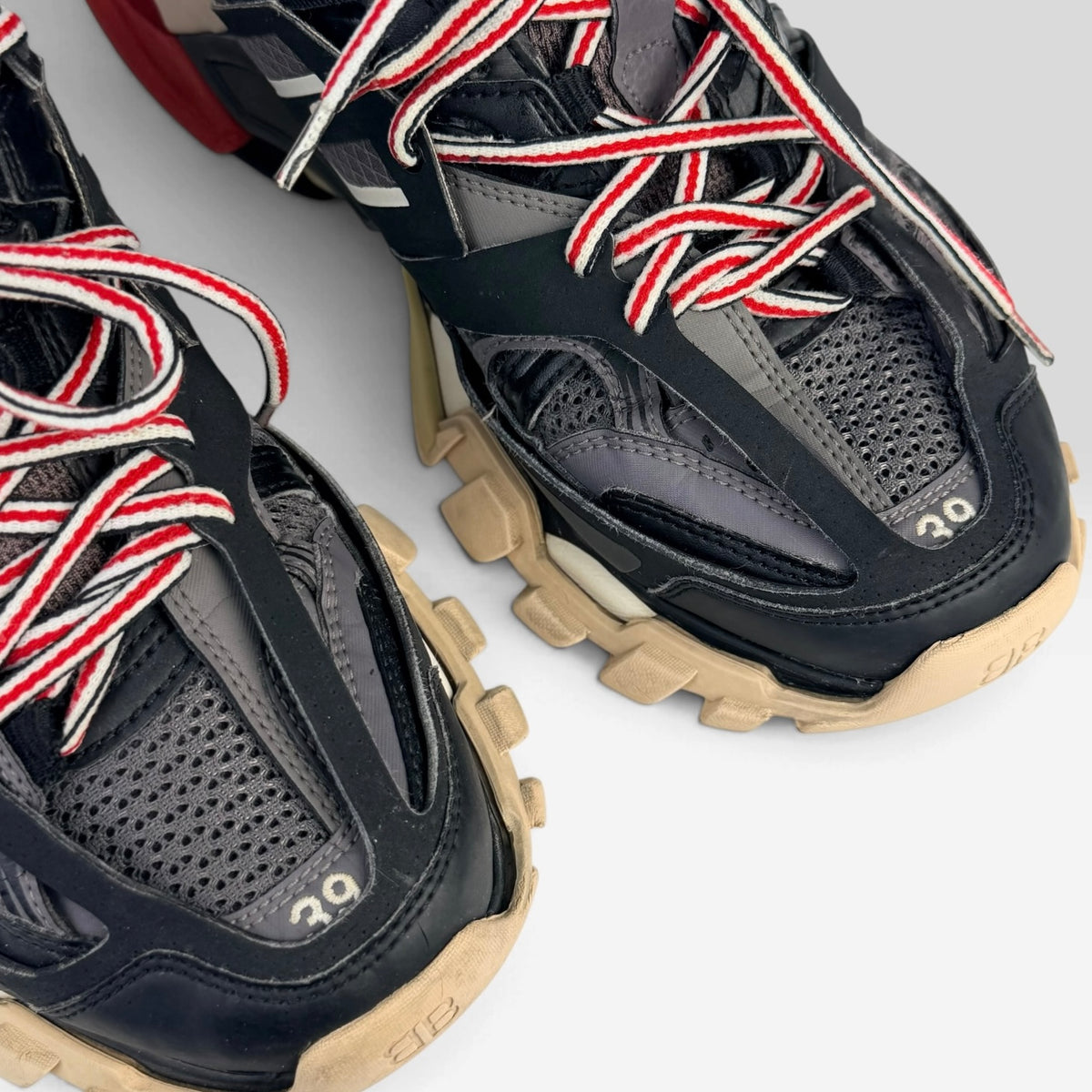 Balenciaga Track Bred Black/Red – Incaltaminte Femei BALENCIAGA recomandat de V STEALS