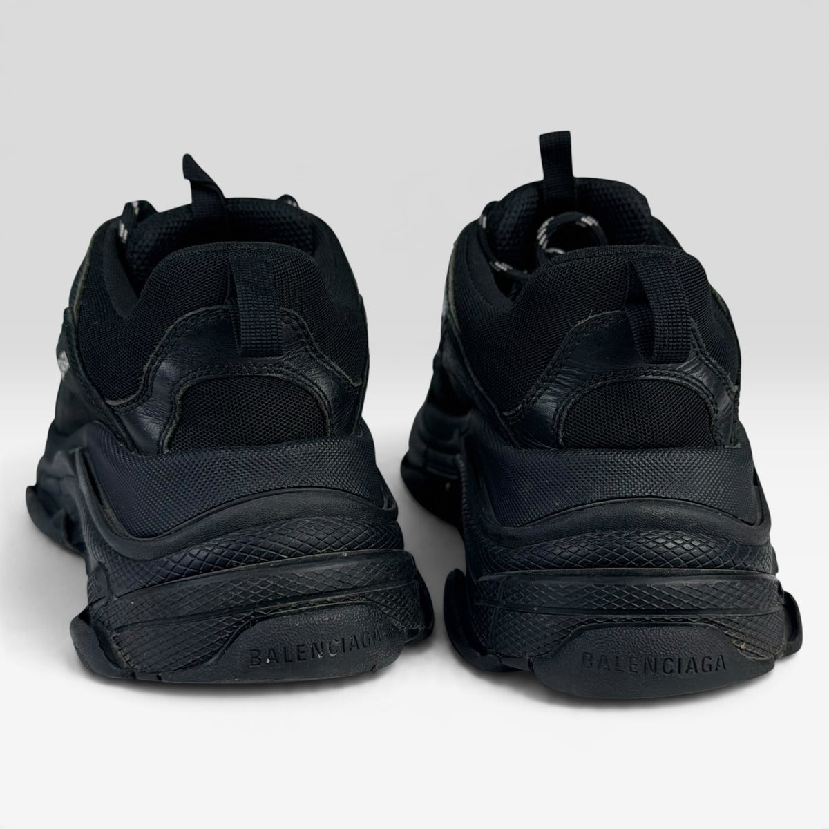 Incaltaminte Barbati BALENCIAGA Balenciaga Triple S Triple Black – produs original disponibil în magazinul V STEALS.