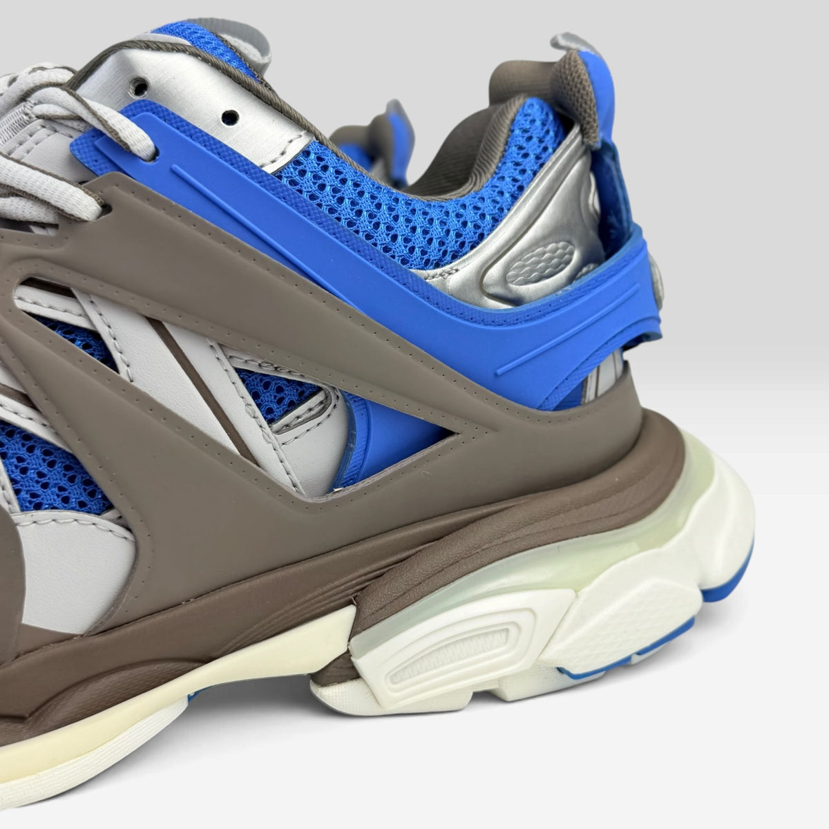 Balenciaga Track LED White/Light Grey – Incaltaminte Barbati BALENCIAGA în mărimile 43 la V STEALS – BALENCIAGA
