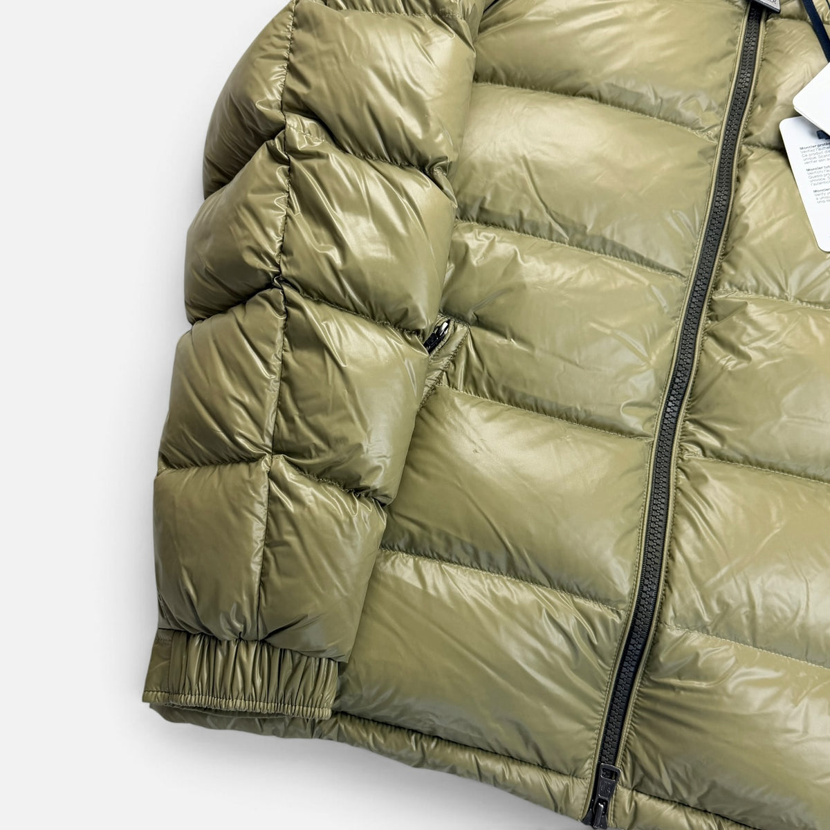 Moncler Lean M Down Jacket Olive Green – Puffer Jackets recomandat de V STEALS