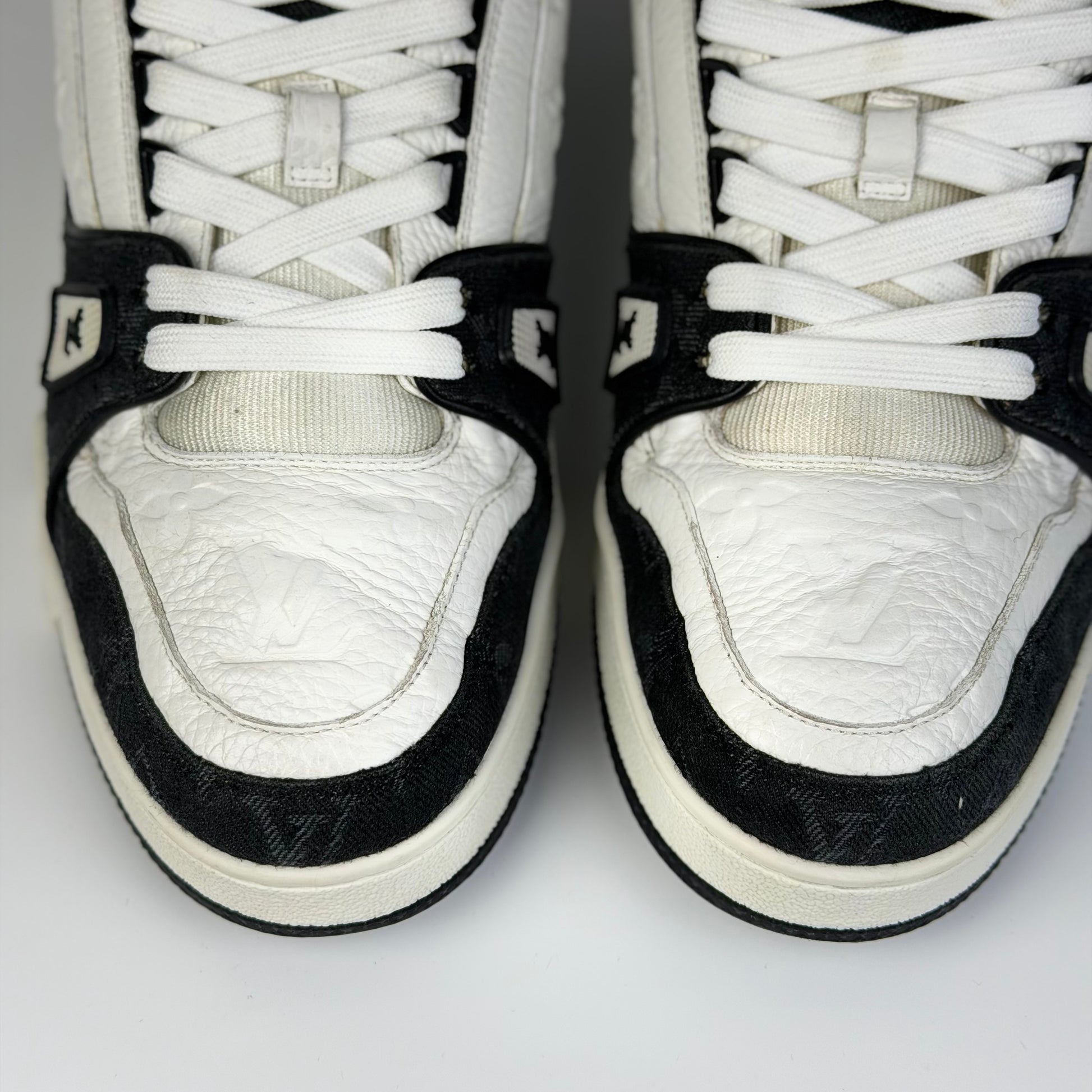 Louis Vuitton denim – detaliu logo | VSTEALS