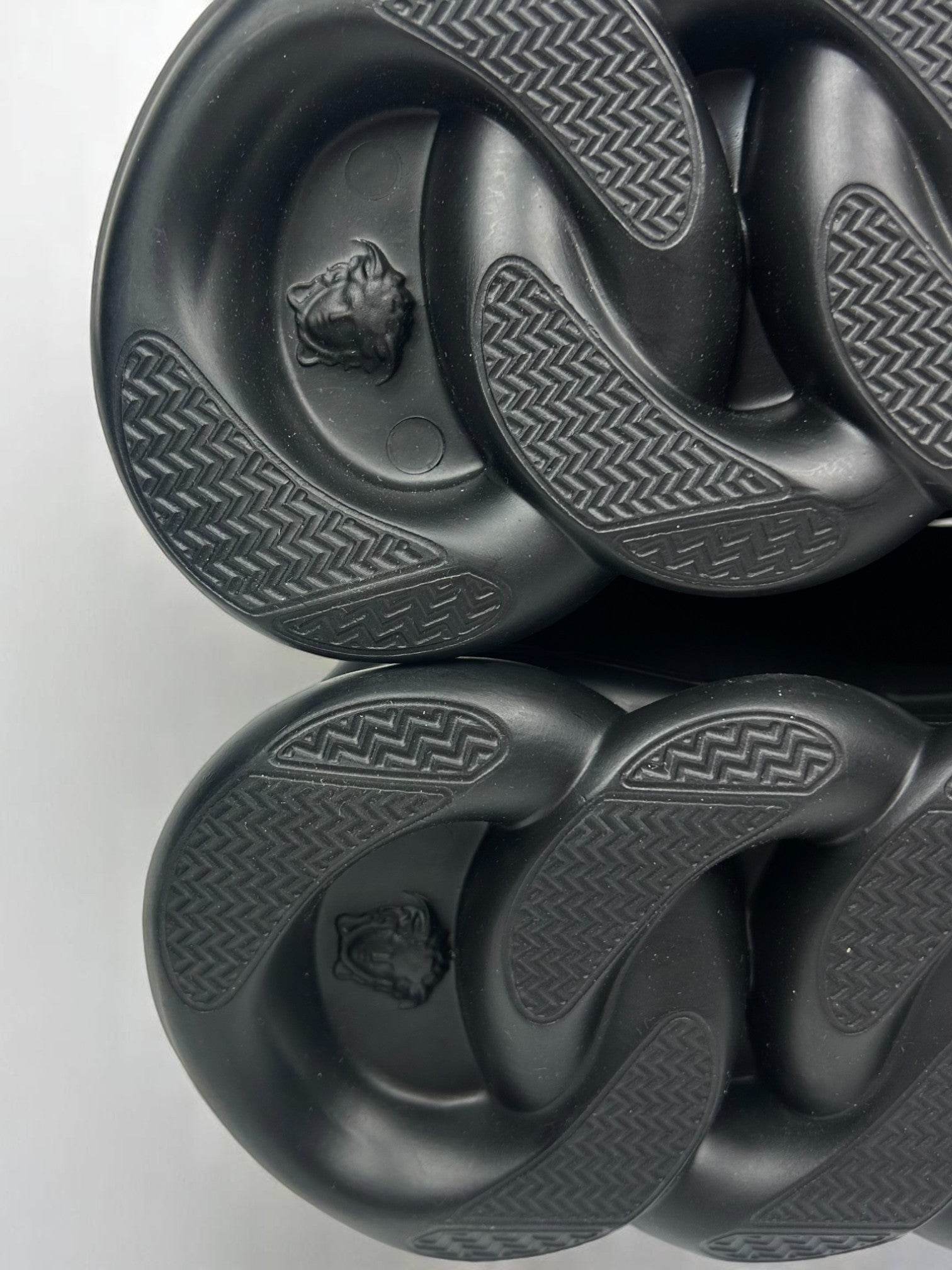 Versace Chain Reaction Black - V STEALS