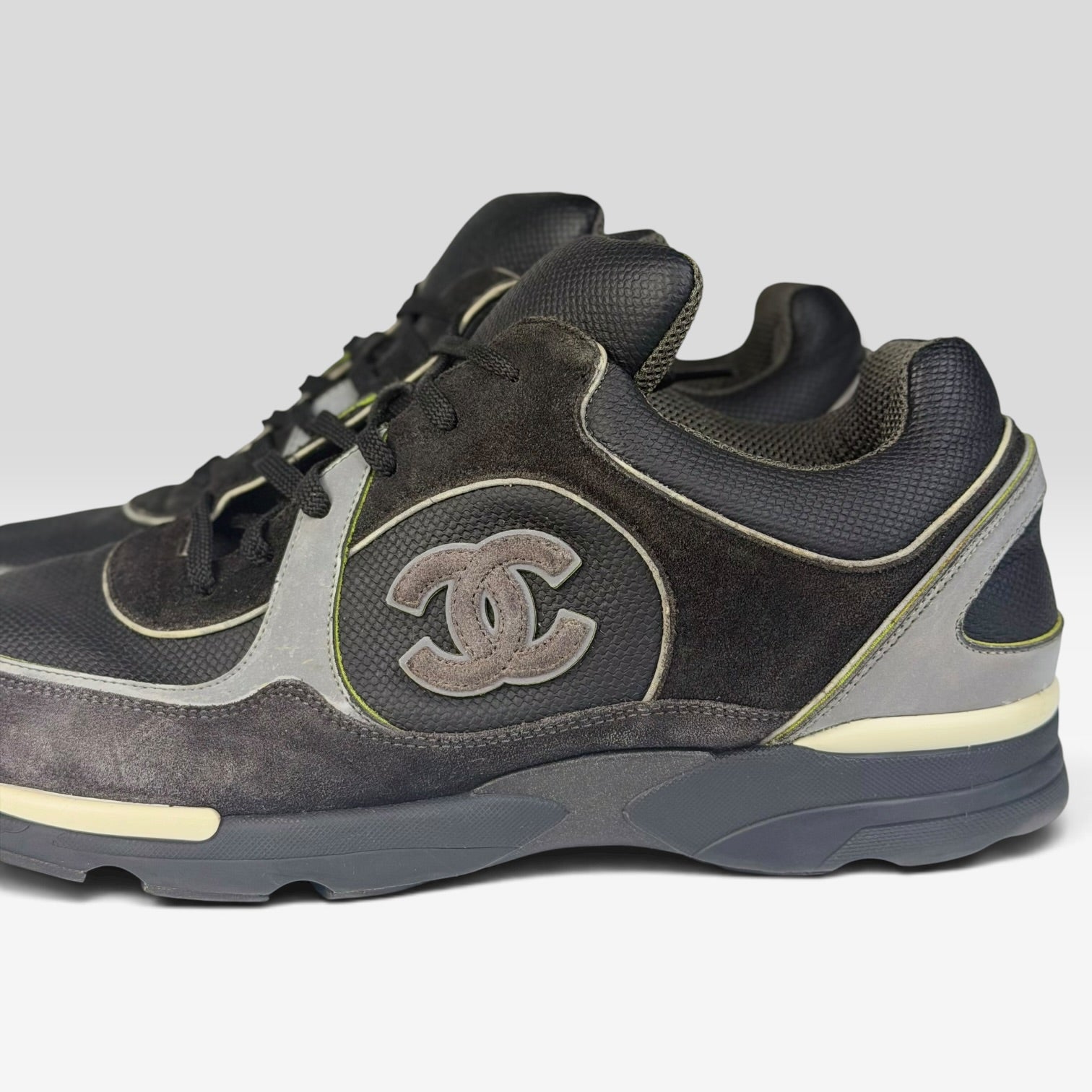Chanel CC Logo Trainers Leather/Suede Black/Grey | Sneakers Chanel