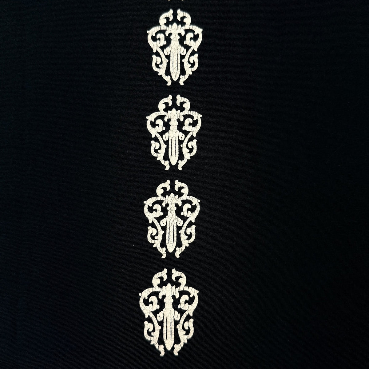 Uncategorized CHROME HEARTS Chrome Hearts Spinal Dagger T-Shirt – produs original disponibil în magazinul V STEALS – mărimi.
