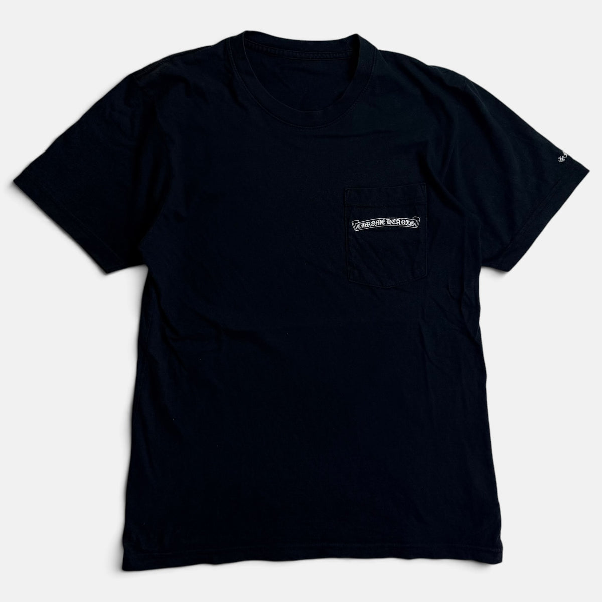 Chrome Hearts Scroll Logo Pocket T-Shirt Vintage – cumpără online de la V STEALS cu livrare rapidă în România