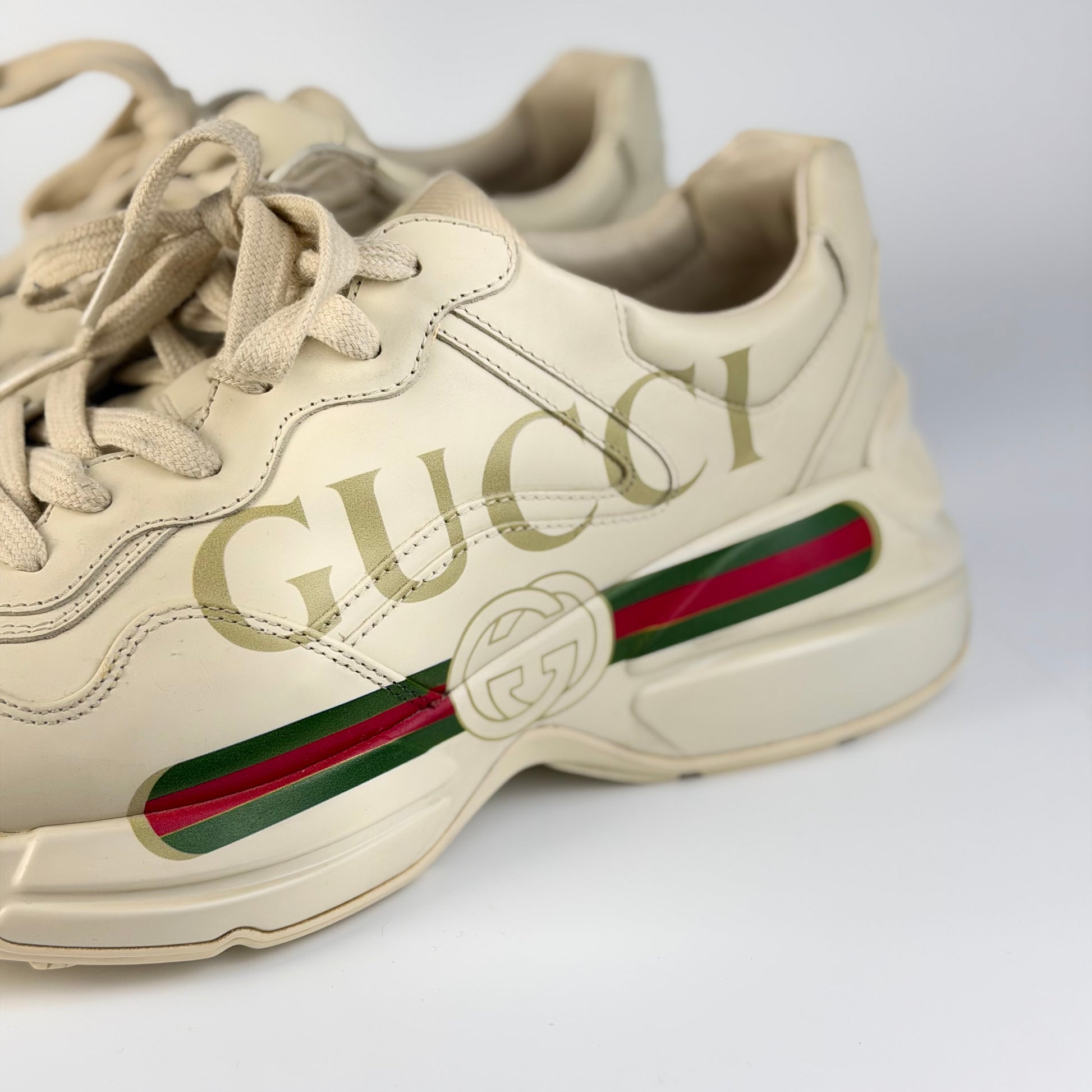 Gucci sneakers – detaliu logo | VSTEALS