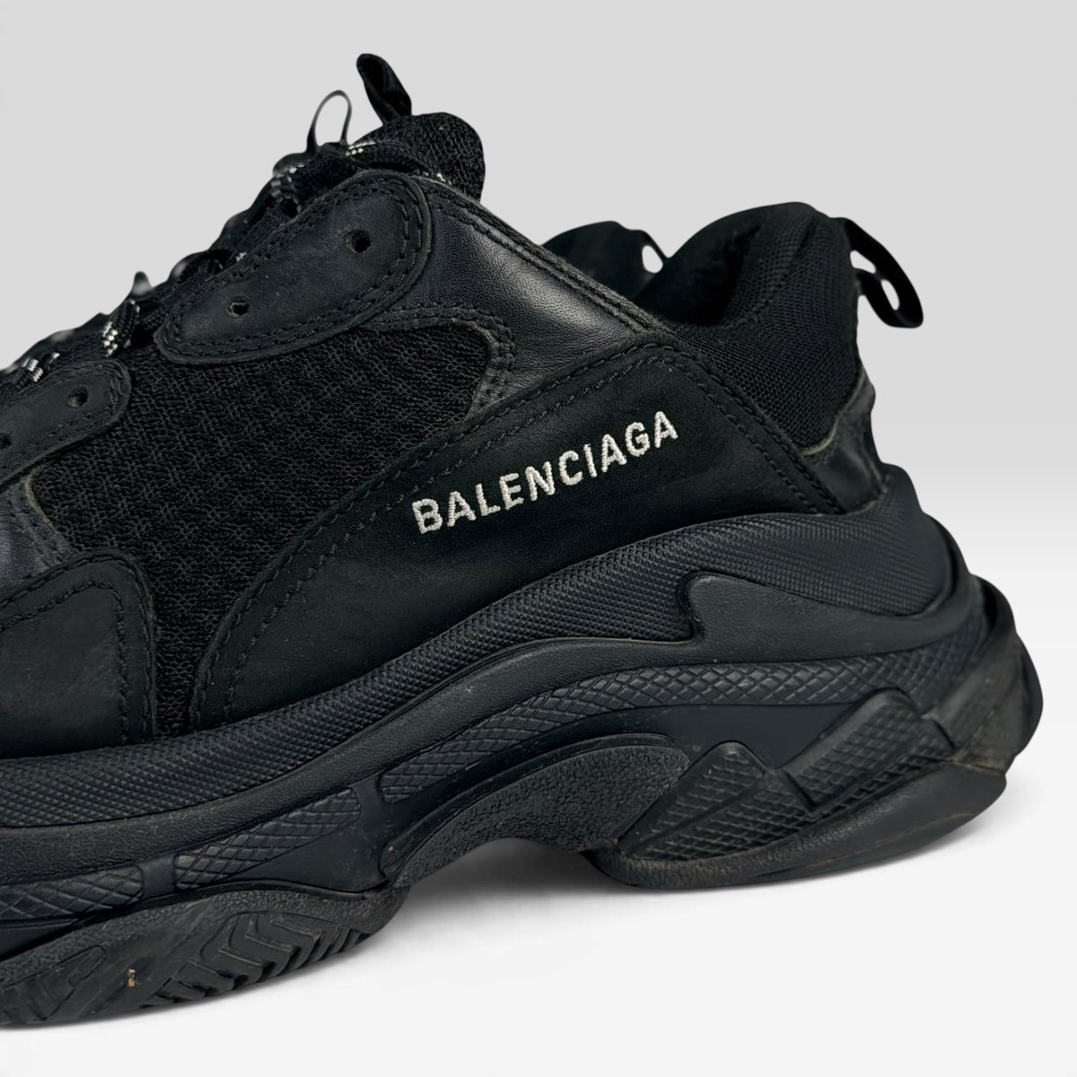 Balenciaga Triple S Triple Black Incaltaminte Barbati BALENCIAGA în mărimile 41 – ofertă V STEALS