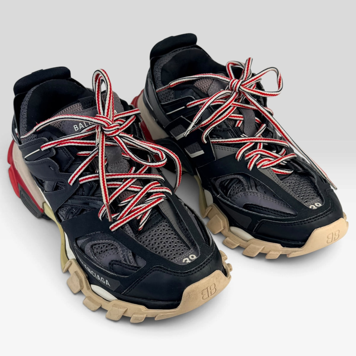 Balenciaga Track Bred Black/Red BALENCIAGA – cumpără online de la V STEALS cu livrare rapidă în România