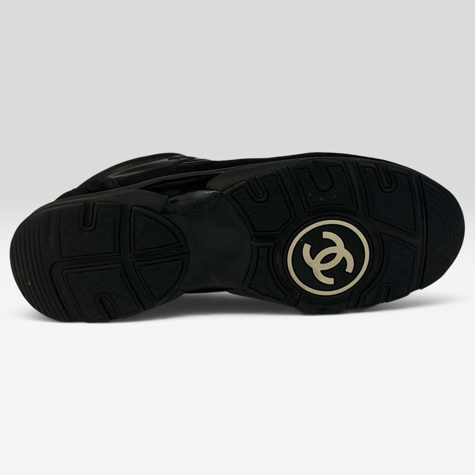 Chanel CC Logo Suede Low-Top Sneakers Black