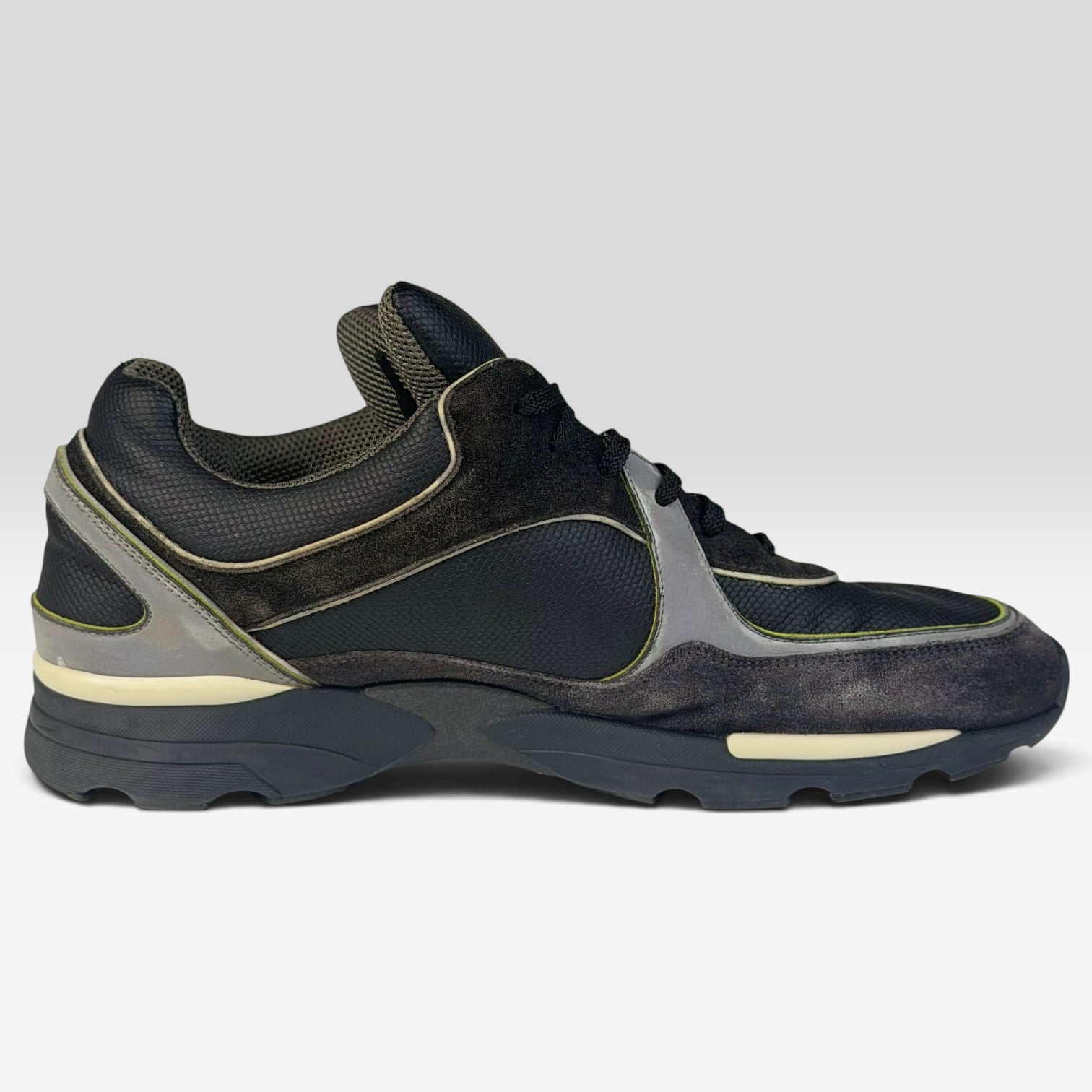 Chanel CC Logo Trainers Leather/Suede Black/Grey | Sneakers Chanel