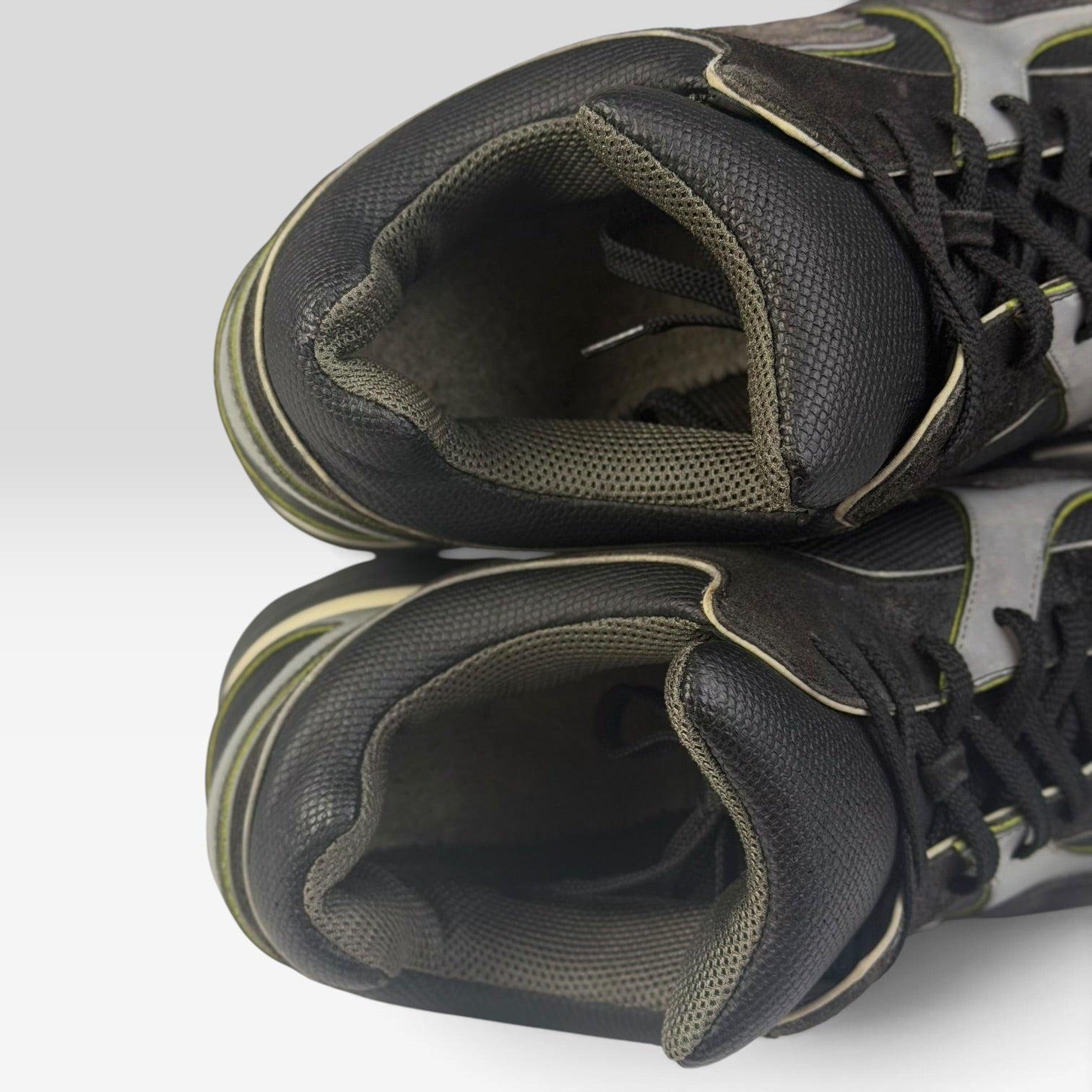 Chanel CC Logo Trainers Leather/Suede Black/Grey | Sneakers Chanel
