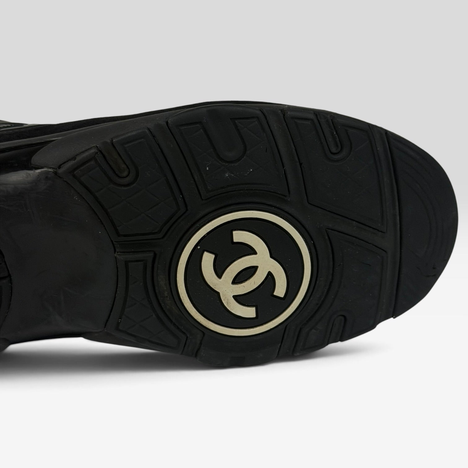 Chanel CC Logo Suede Low-Top Sneakers Black
