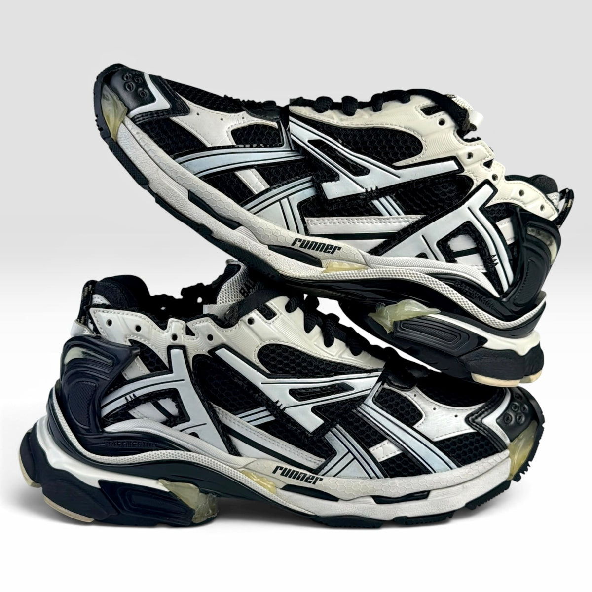 Balenciaga Runner Black/White