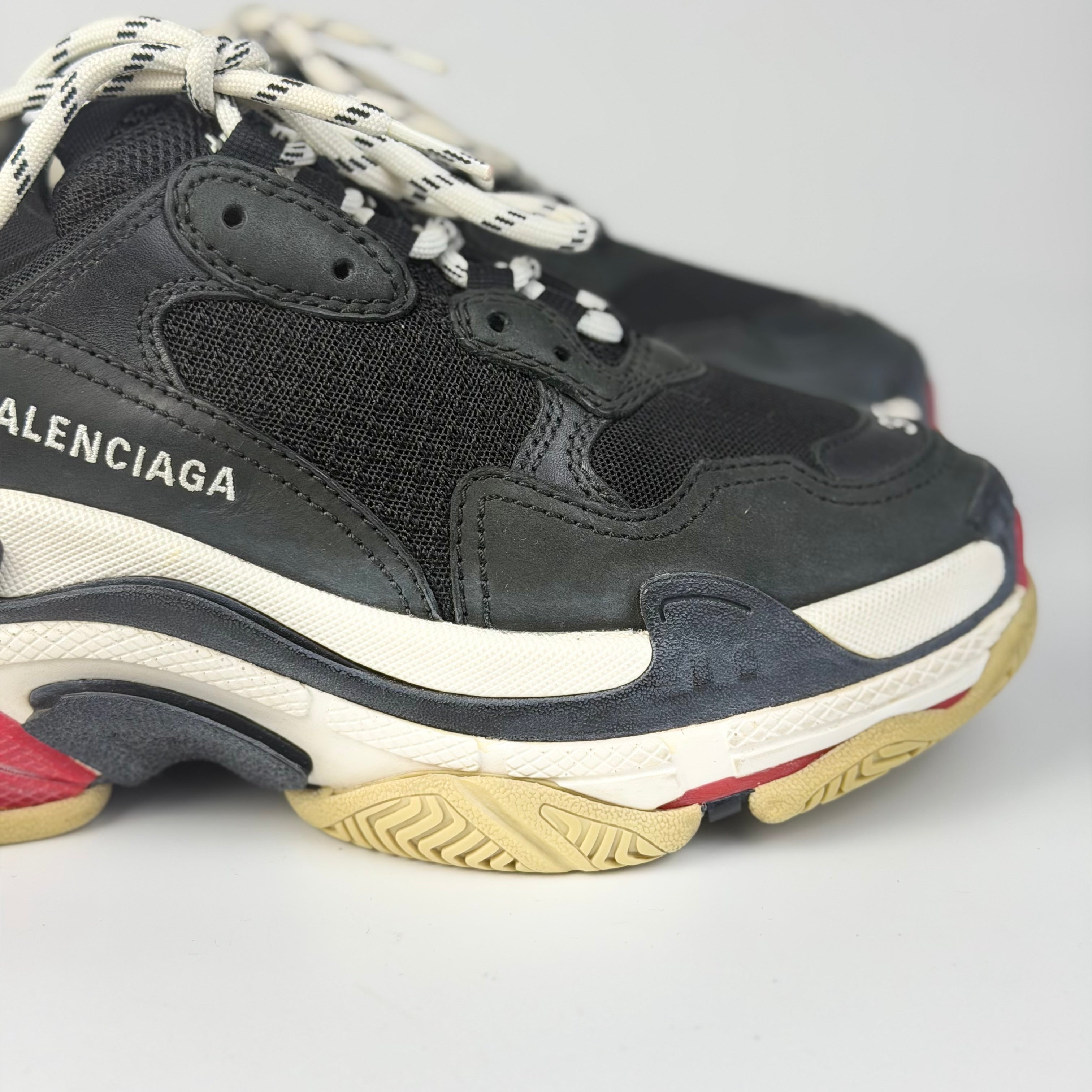Balenciaga – detaliu logo | VSTEALS