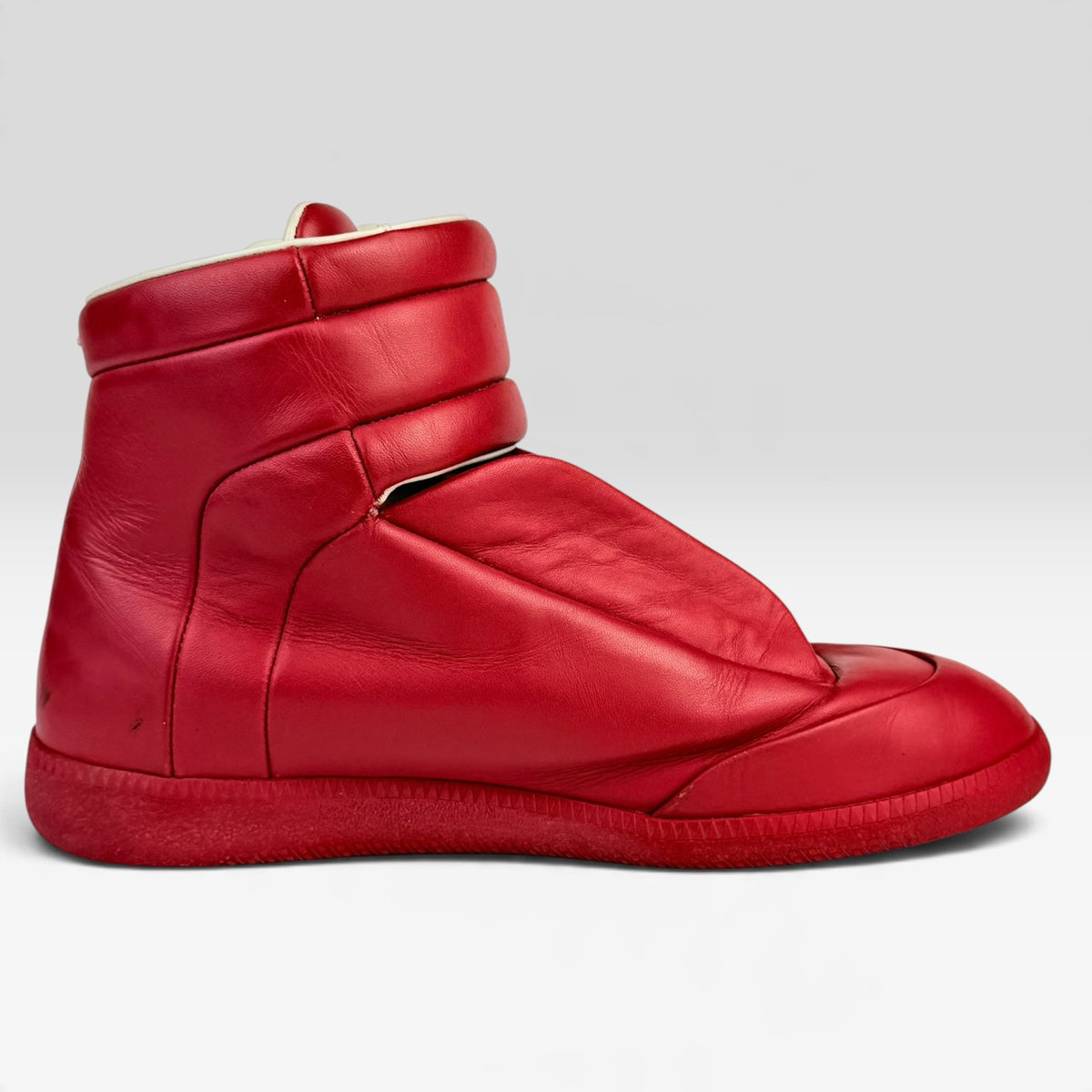 Incaltaminte Femei MAISON MARGIELA Maison Margiela Future High-Top Red – produs original disponibil în magazinul V STEALS.