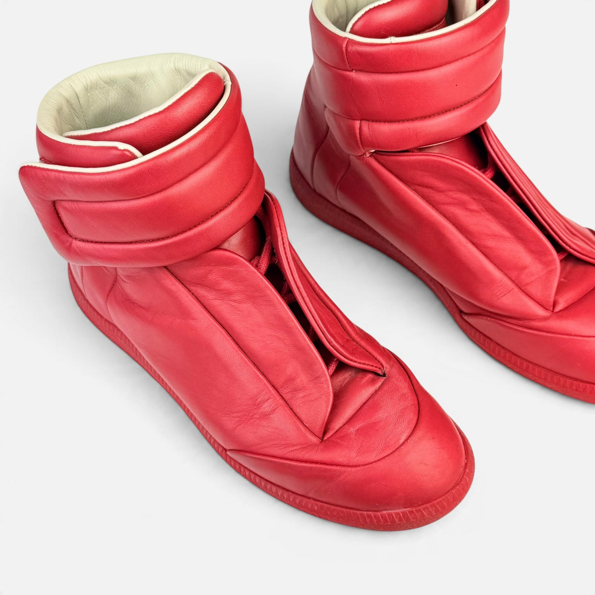 Maison Margiela Future High-Top Red – cumpără online de la V STEALS cu livrare rapidă în România