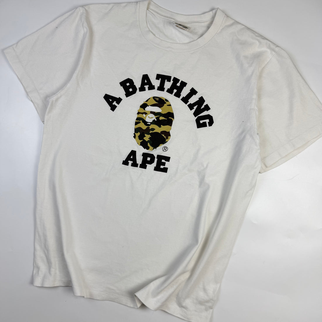 BAPE Yellow 1st Camo College Logo T-Shirt, alb, vedere din față