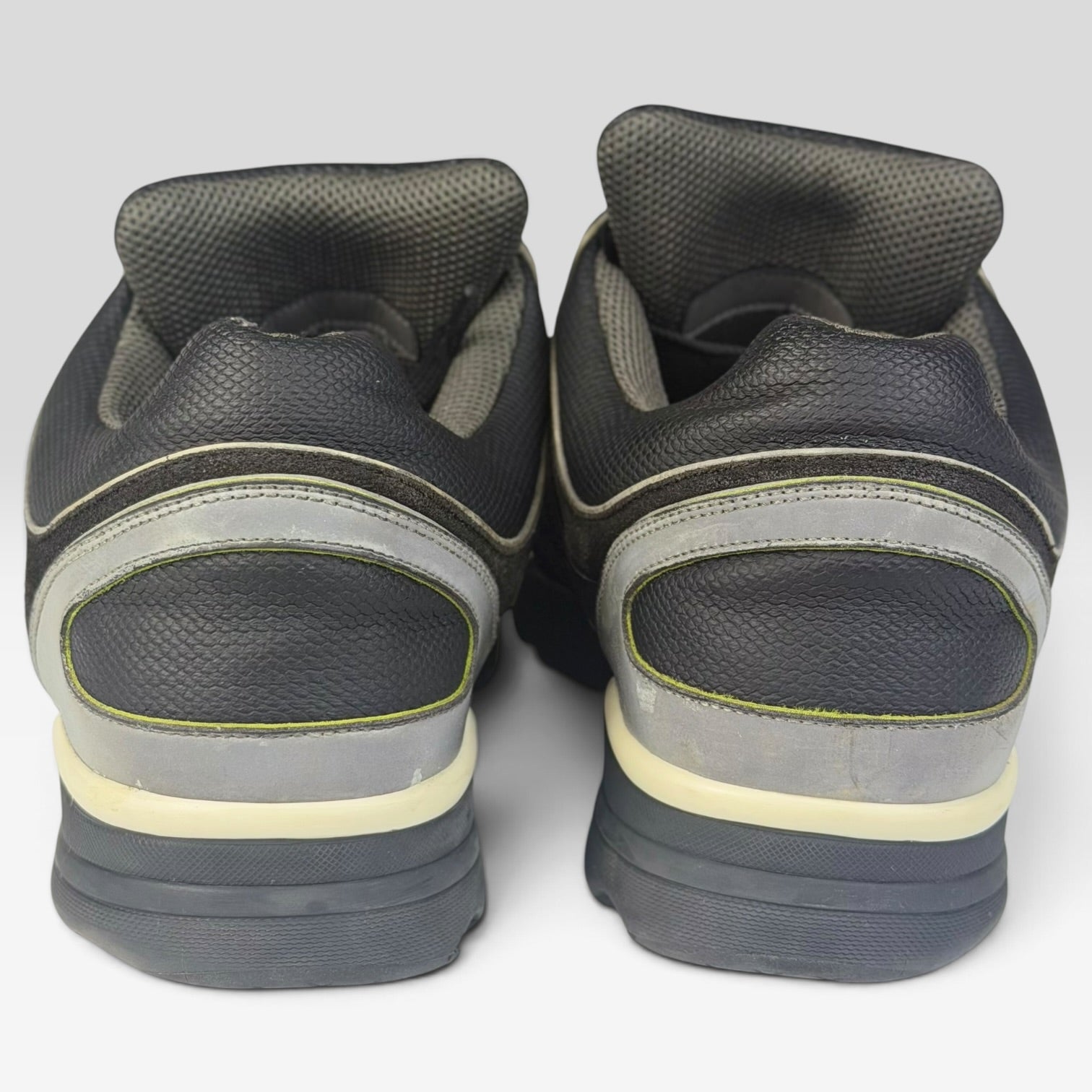 Chanel CC Logo Trainers Leather/Suede Black/Grey | Sneakers Chanel