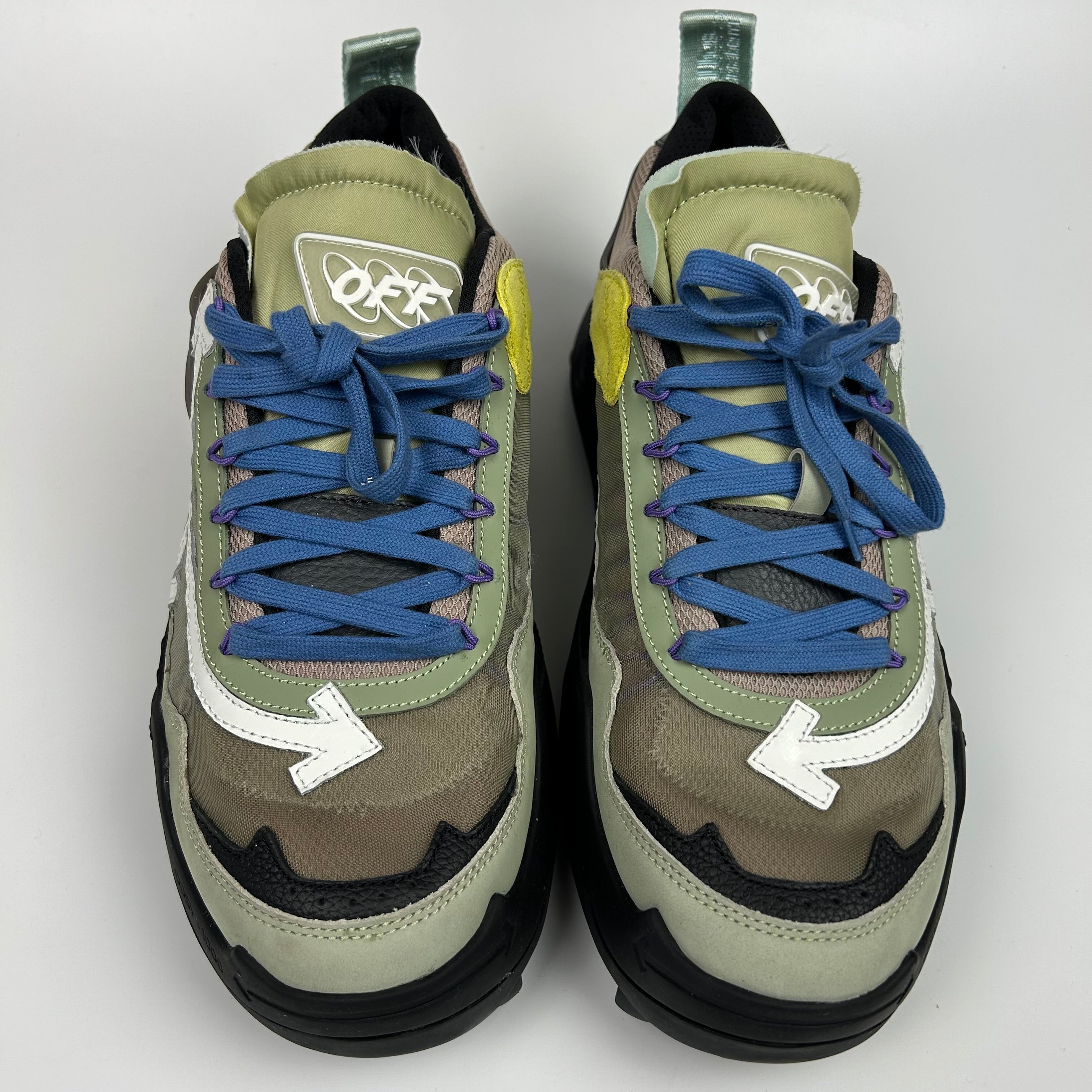 Off-White sneakers – detaliu logo | VSTEALS
