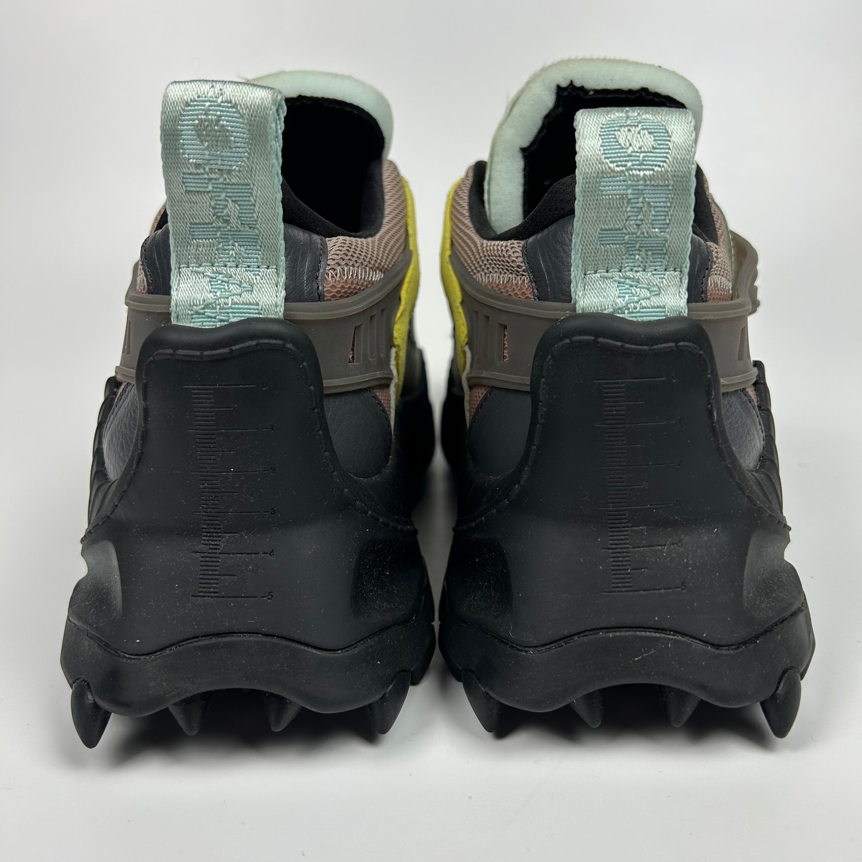 Off-White sneakers – detaliu etichetă | VSTEALS