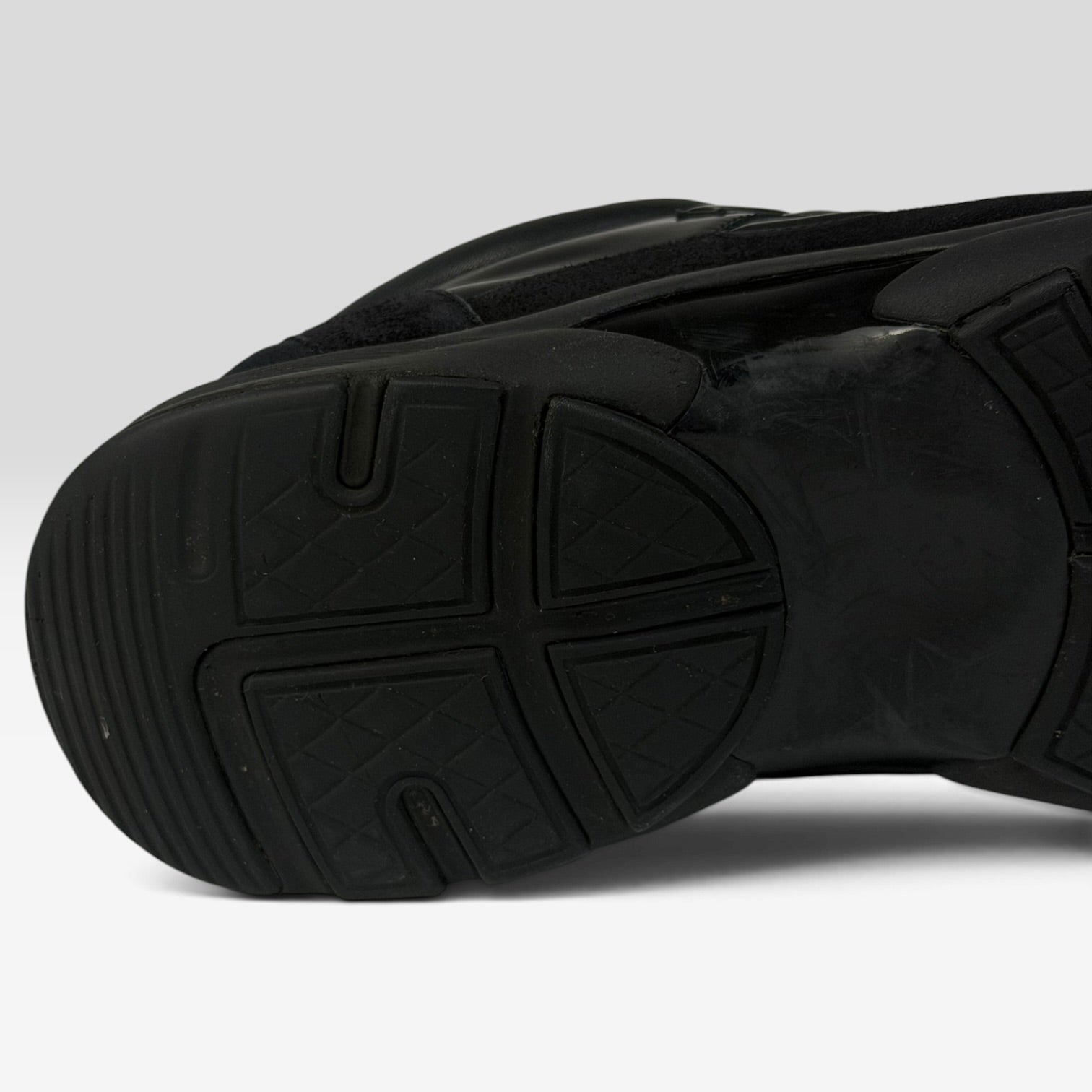 Chanel CC Logo Suede Low-Top Sneakers Black