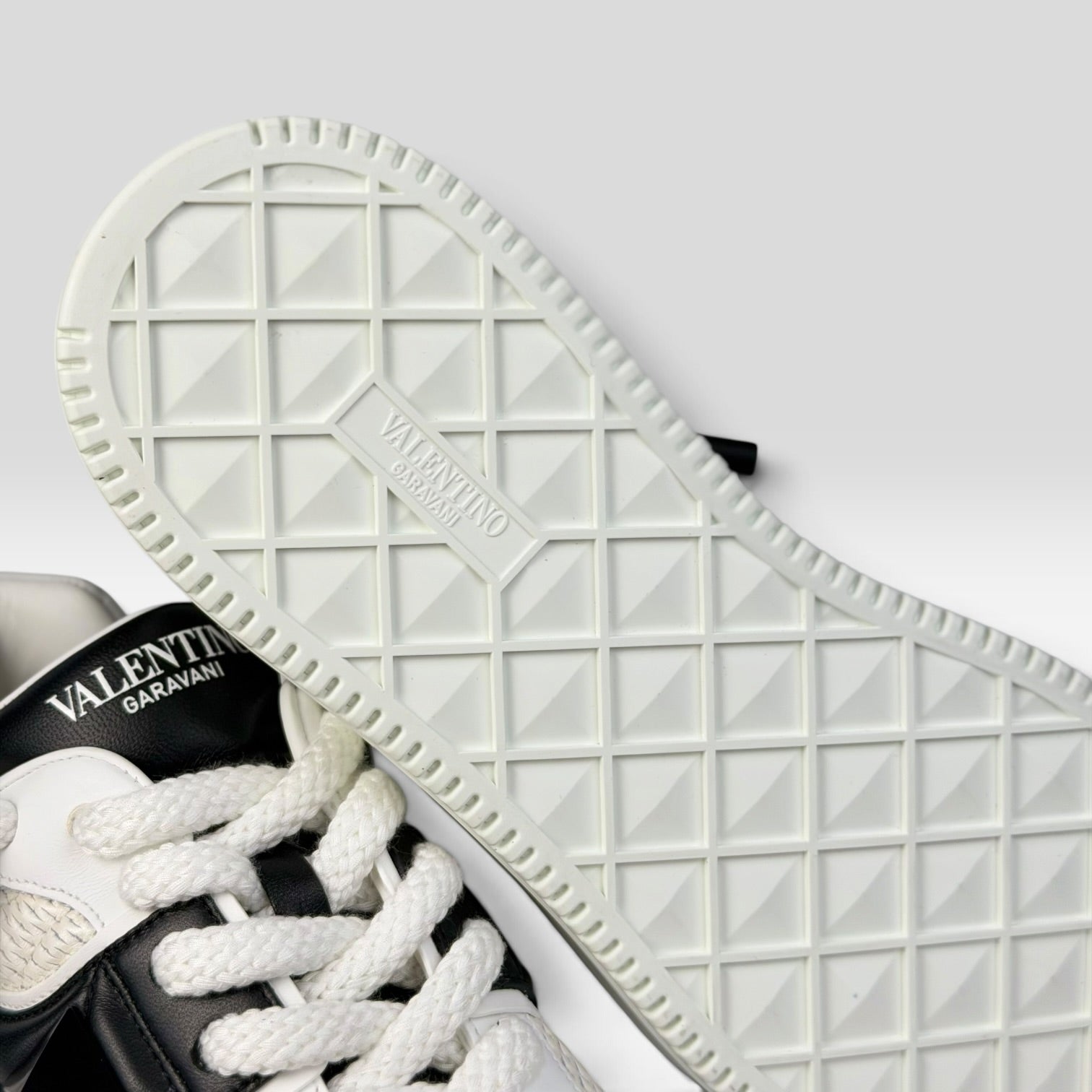 Valentino Garavani One Stud Low-Top White/Black
