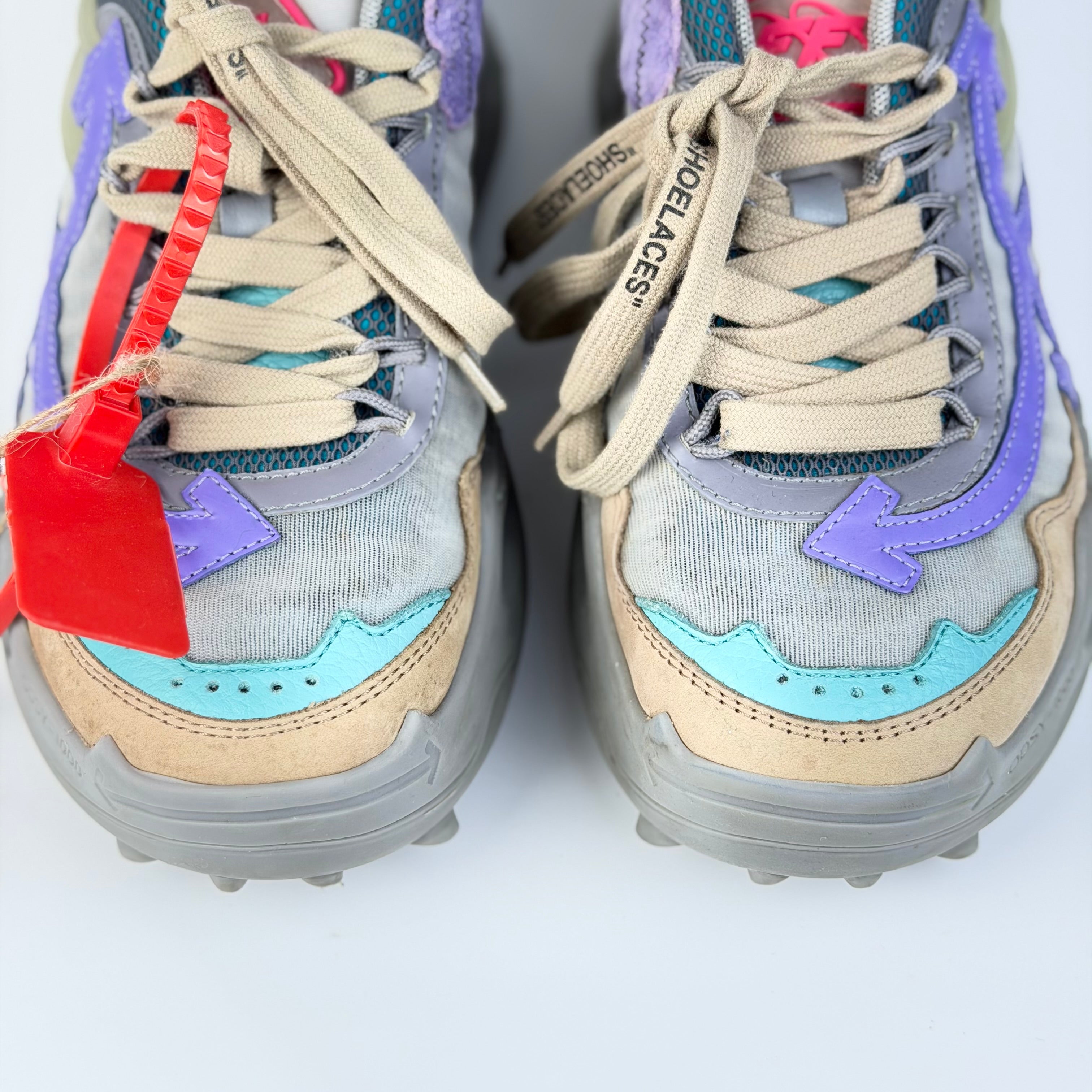 Off-White sneakers – detaliu logo | VSTEALS