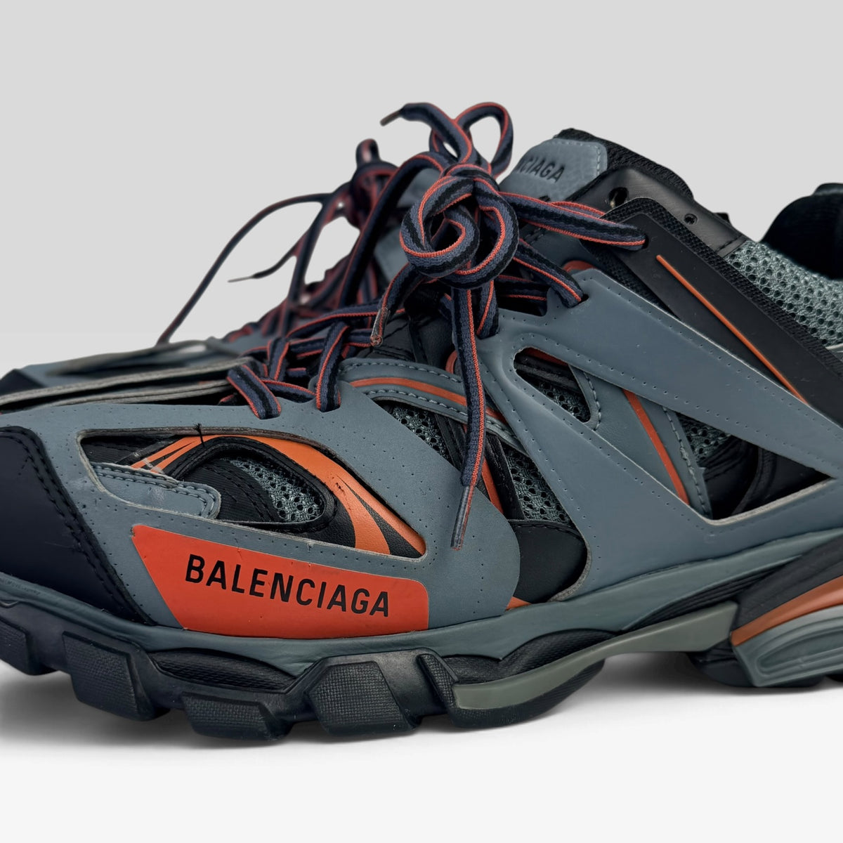Balenciaga Track Dark Grey/Orange/Black Incaltaminte Barbati BALENCIAGA în mărimile 42 – ofertă V STEALS
