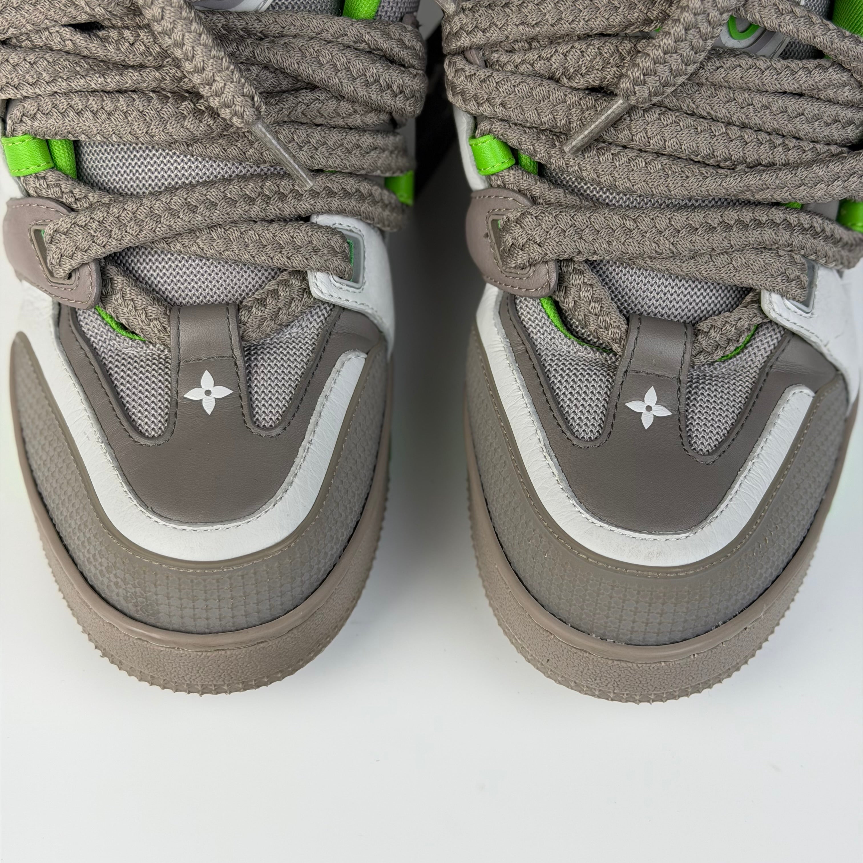 Louis Vuitton – vedere lateral | VSTEALS